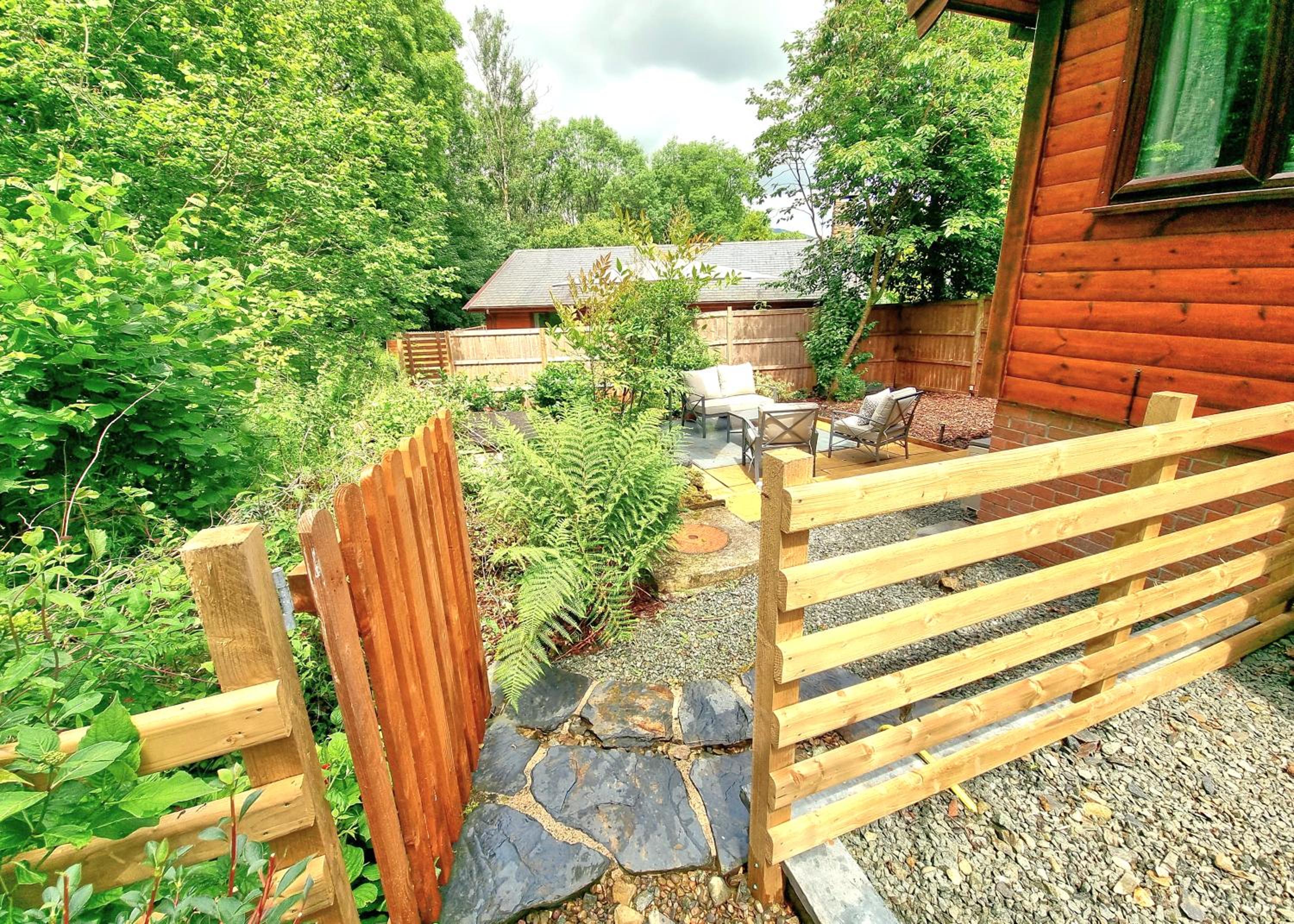 Luxury Wood Lodge with sauna, log burner & private woodland garden - Wnion Wood Lodge