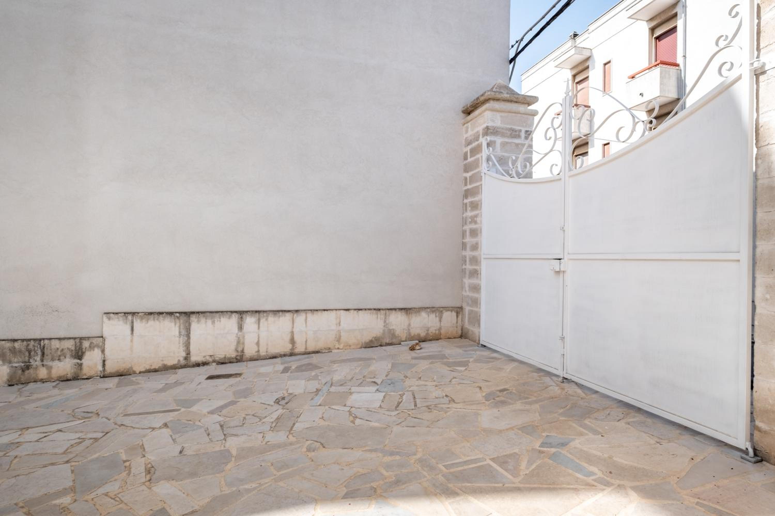 GuestHost - Dimora Lucrezia - Big & Central Apatment with parking view 3