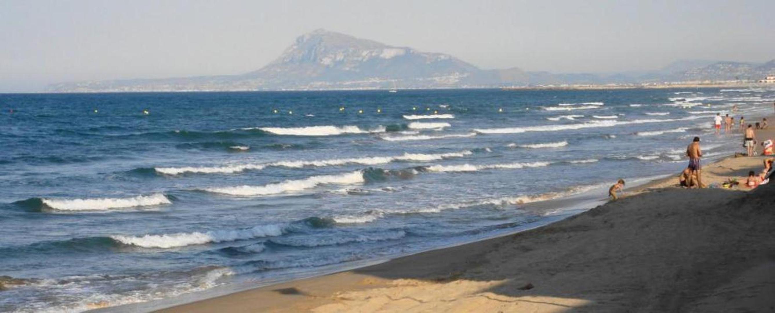 4 Bedrooms Apartment - 2 Mins Walk to Seafront view 2