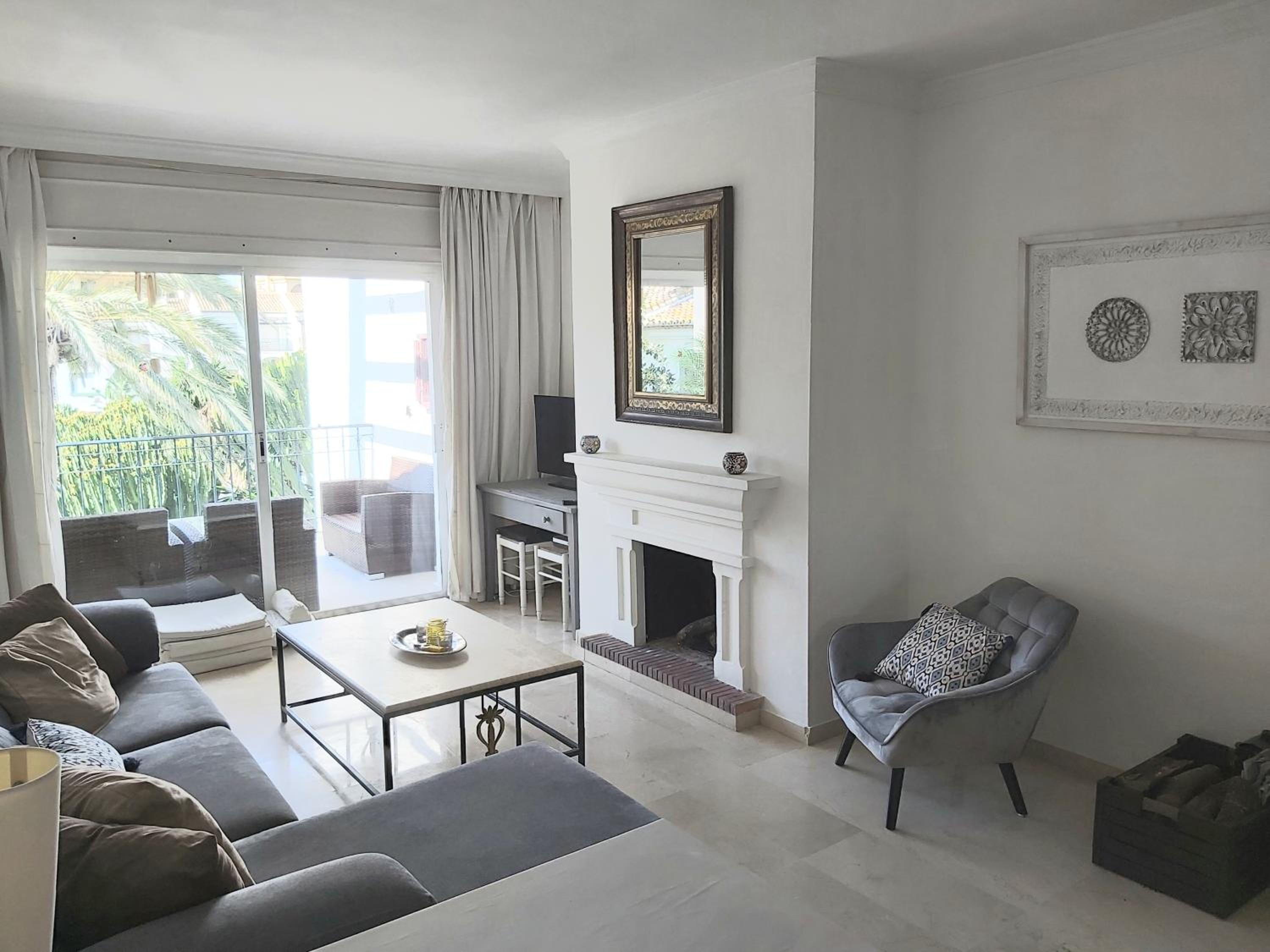 Immaculate 2-Bed Beach Apartment in Costa del Sol view 5