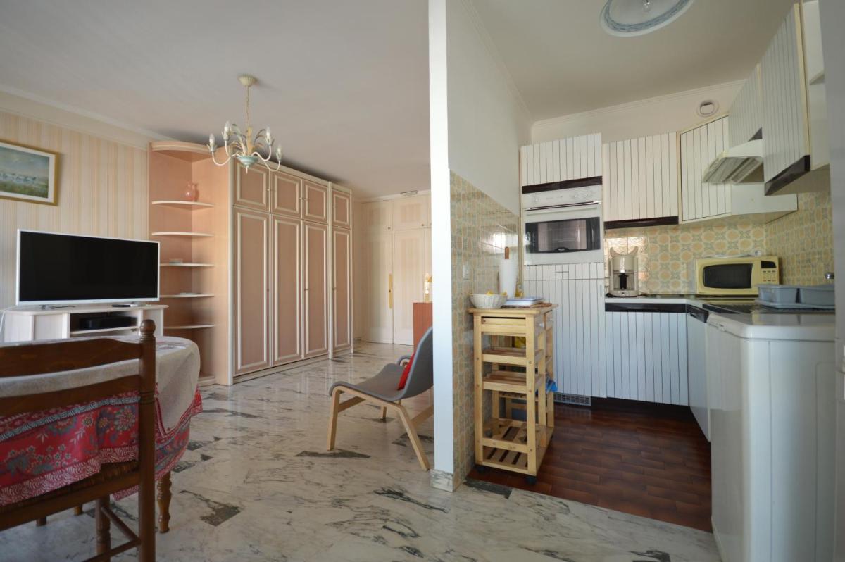 Nice studio near the beach view 4