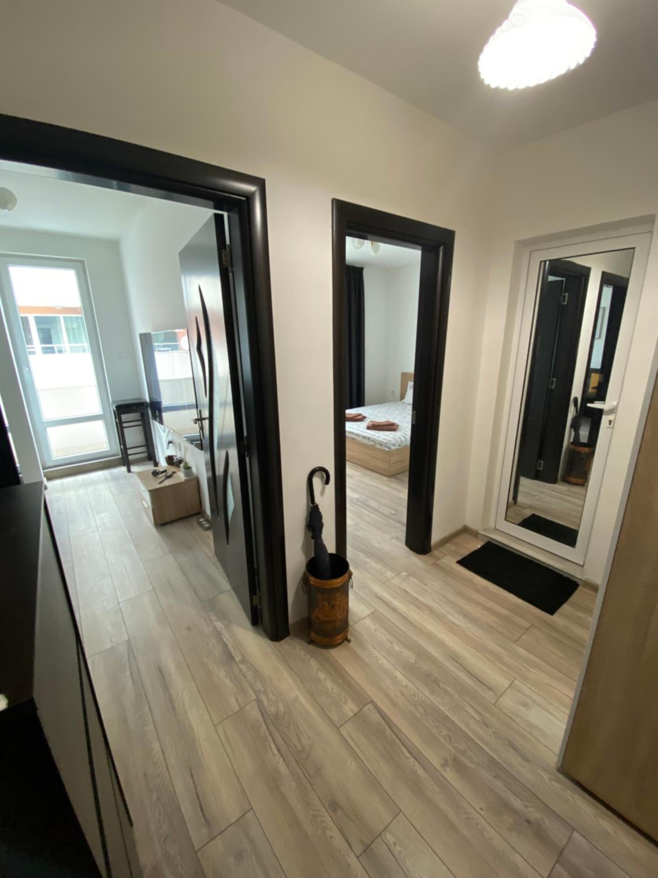 Modern 1BR Apart with Cinema Couch 65 inch TV & Free Street parking view 4