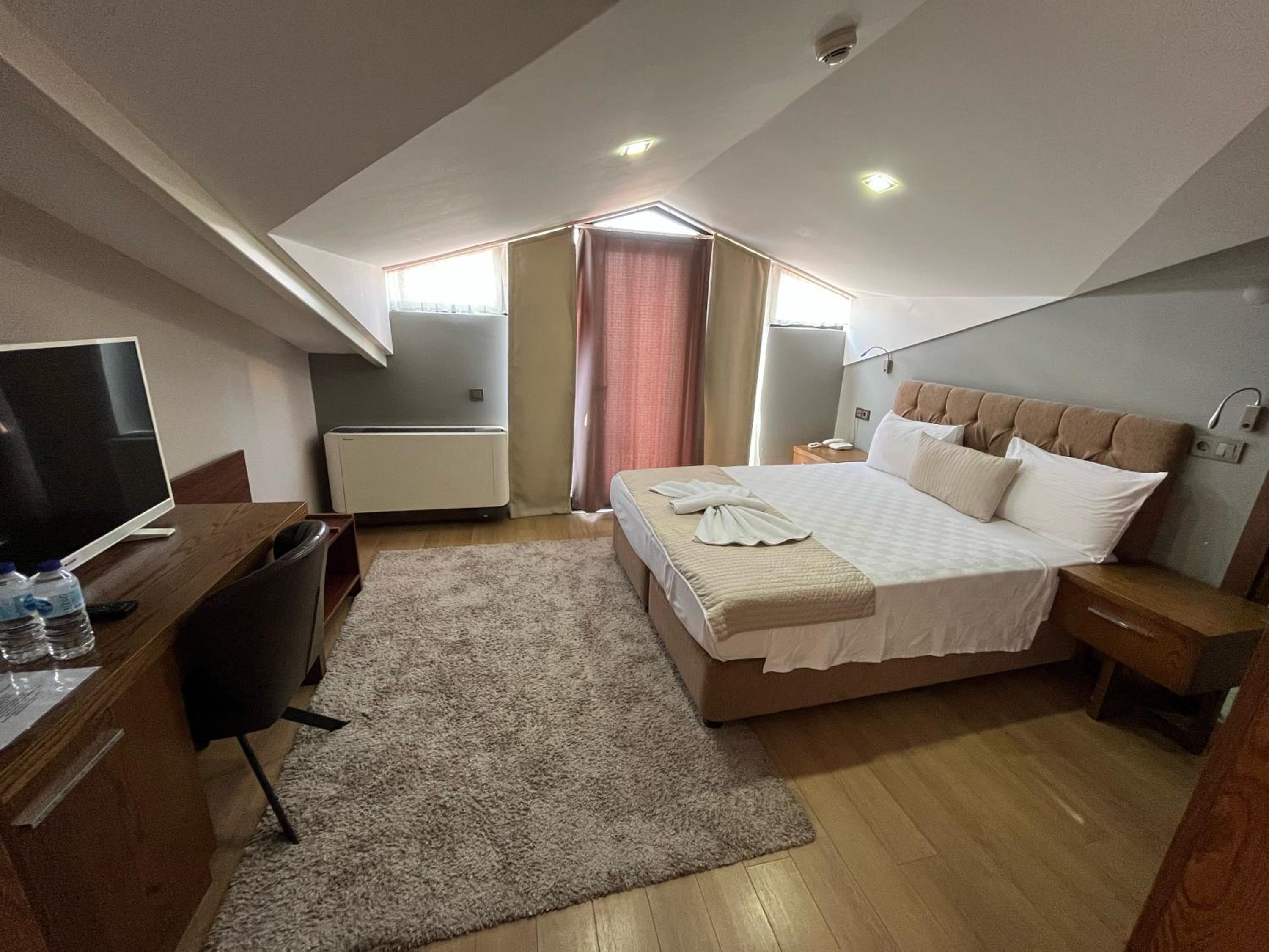 The Elegant Otel - Image 54