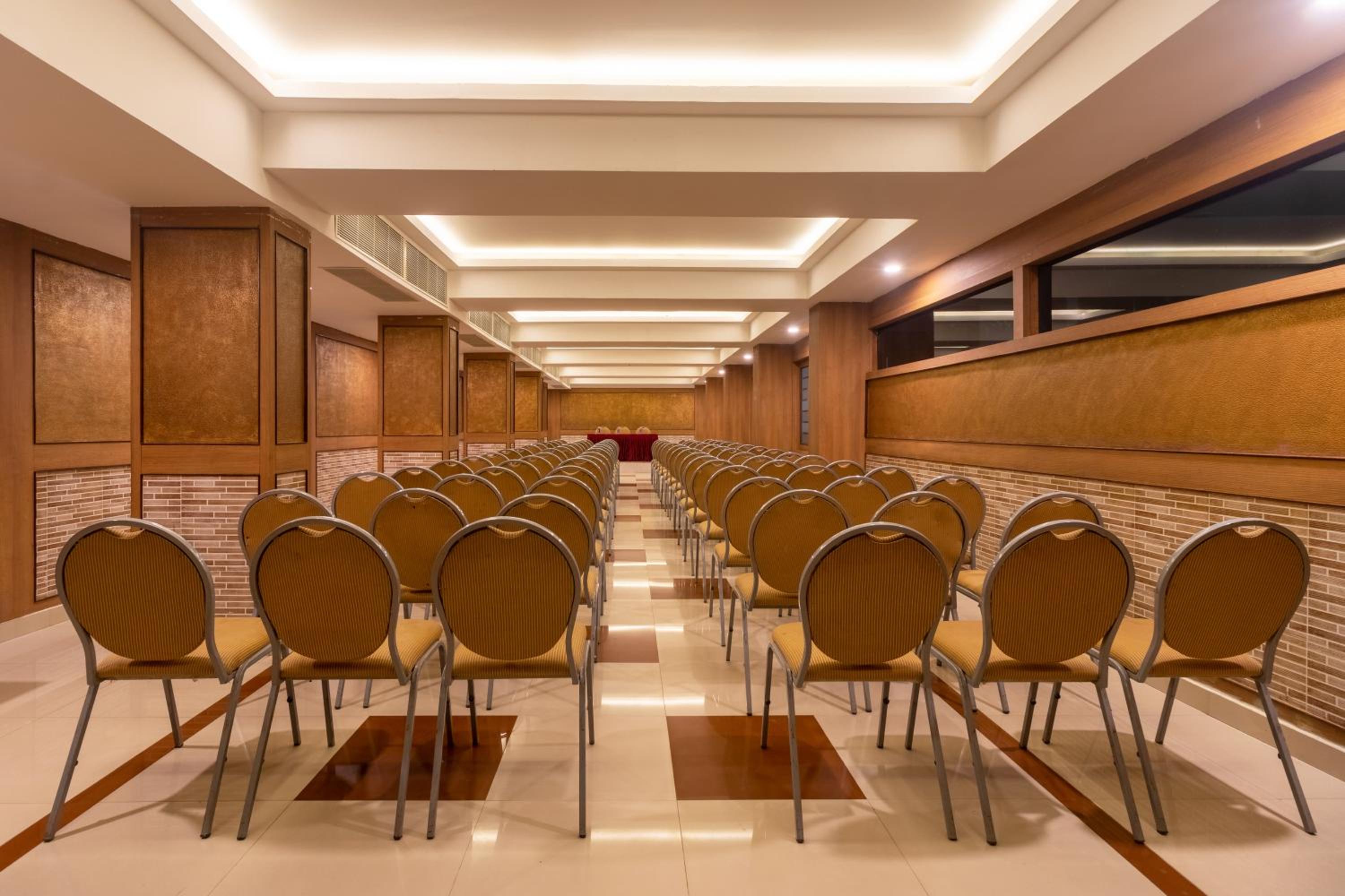 Zip By Spree Hotels Mangala Towers Thrissur