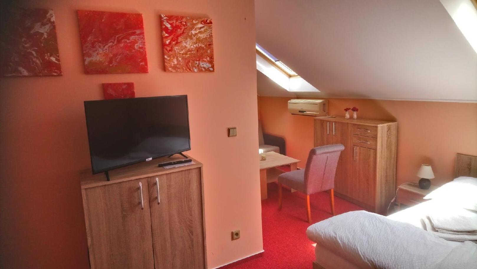 Restaurace-Pension-Vinařství U Šťastných