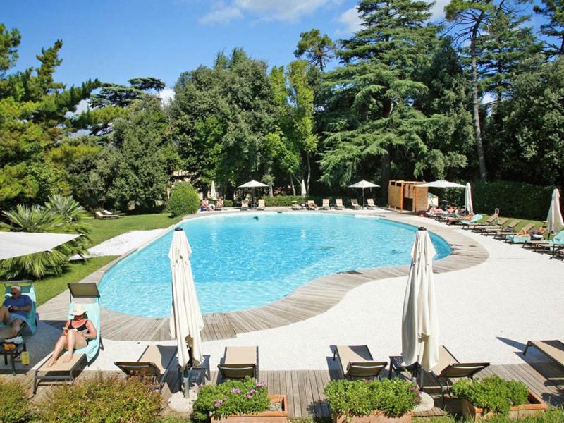Incantevole borgo con piscine