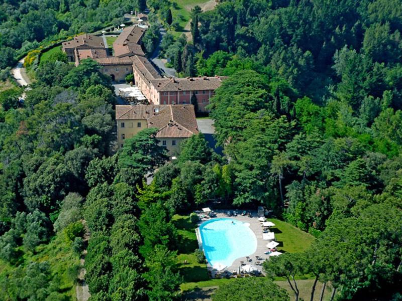 Incantevole borgo con piscine