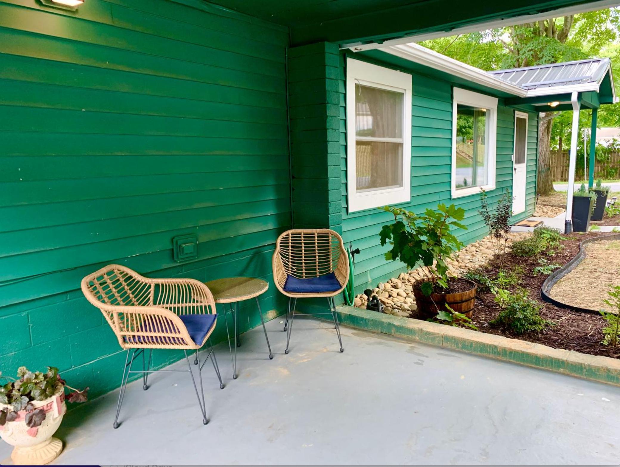Cozy Love Nest 1BR - minutes to Downtown Asheville view 3