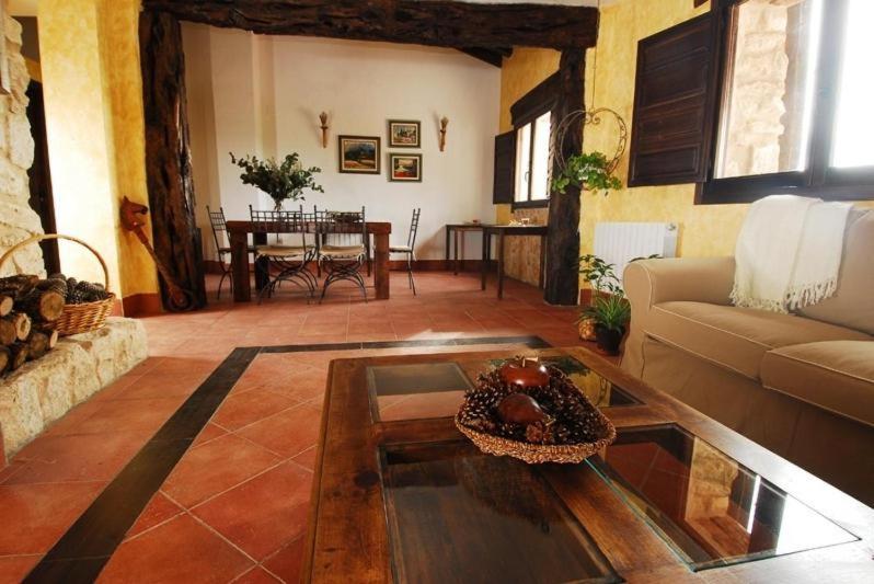 Casa Rural Enorme con BBQ & Horno Leña ideal para Familias view 4