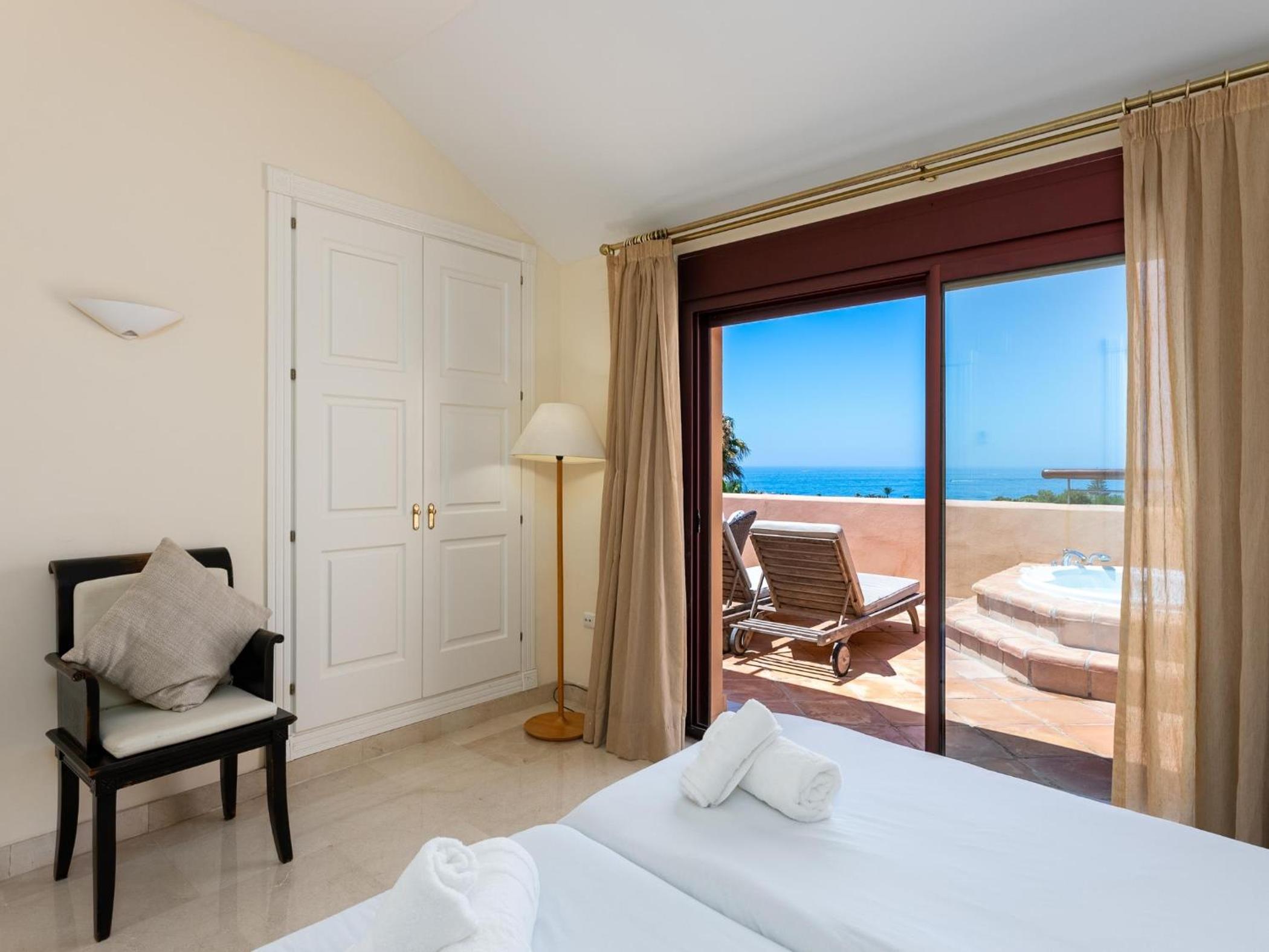 Nice duplex penthouse with the best sea views, luxury urbanization