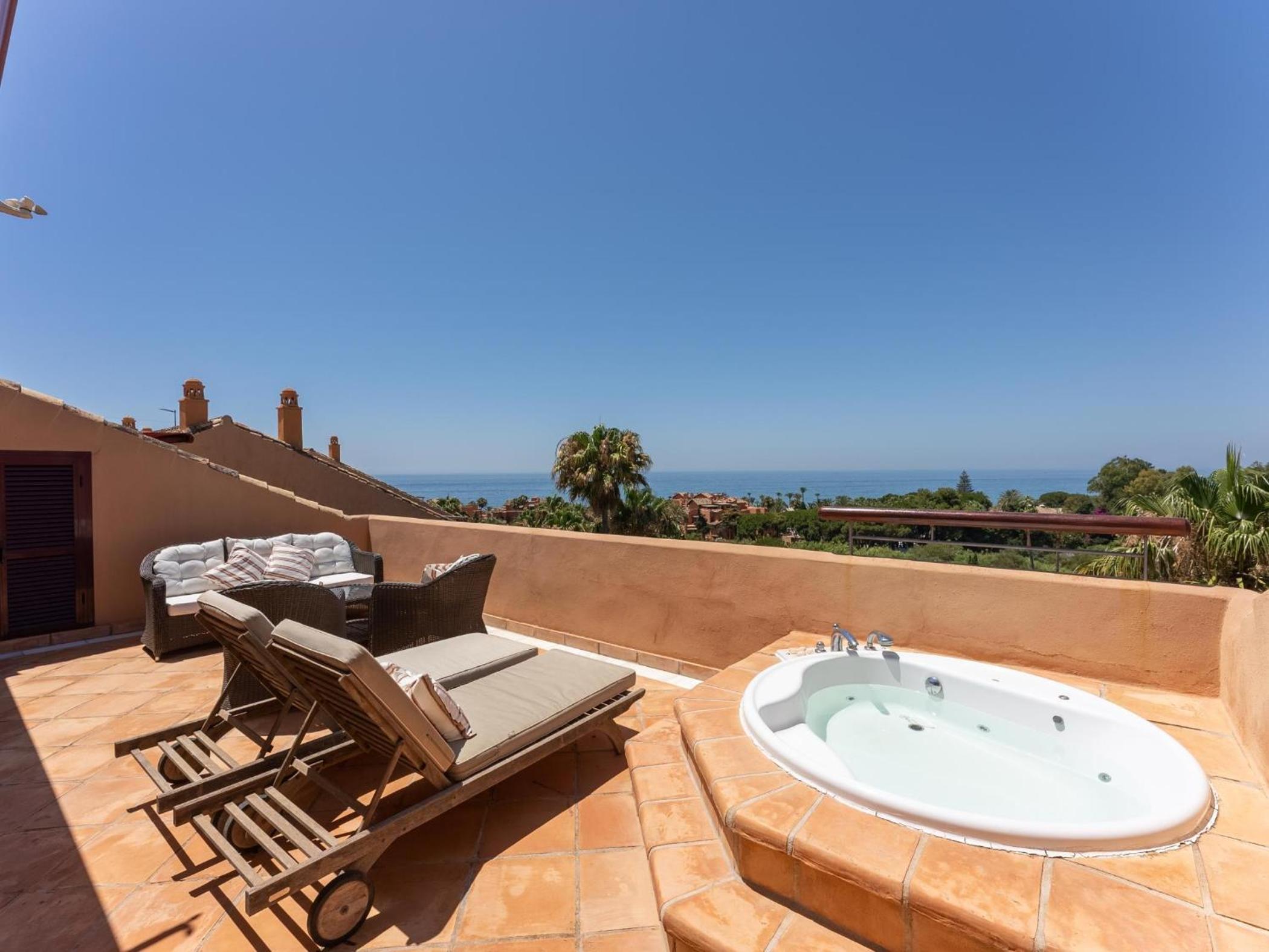 Nice duplex penthouse with the best sea views, luxury urbanization