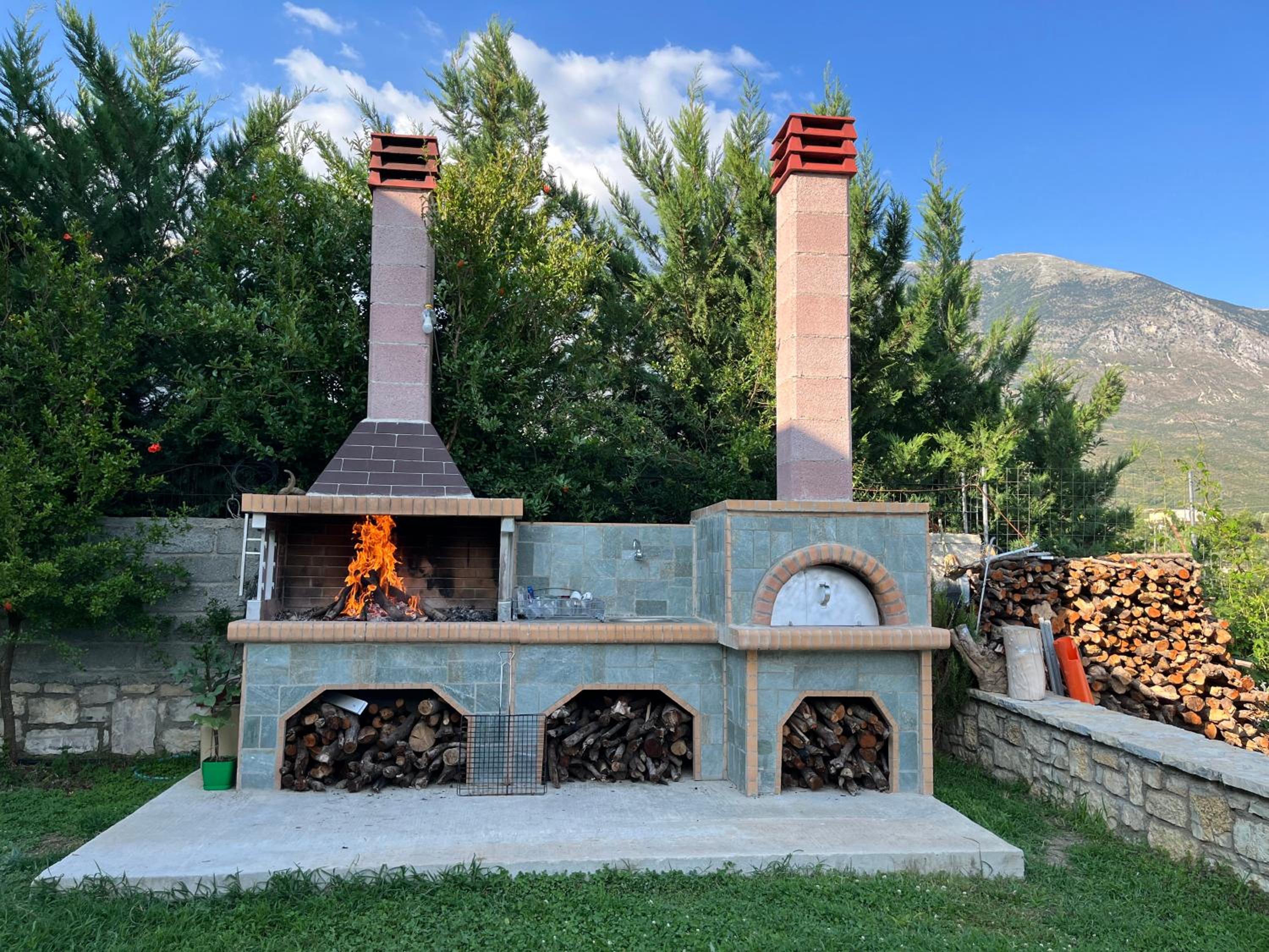 River Escape Villa - Private Beach, Scenic View & BBQ