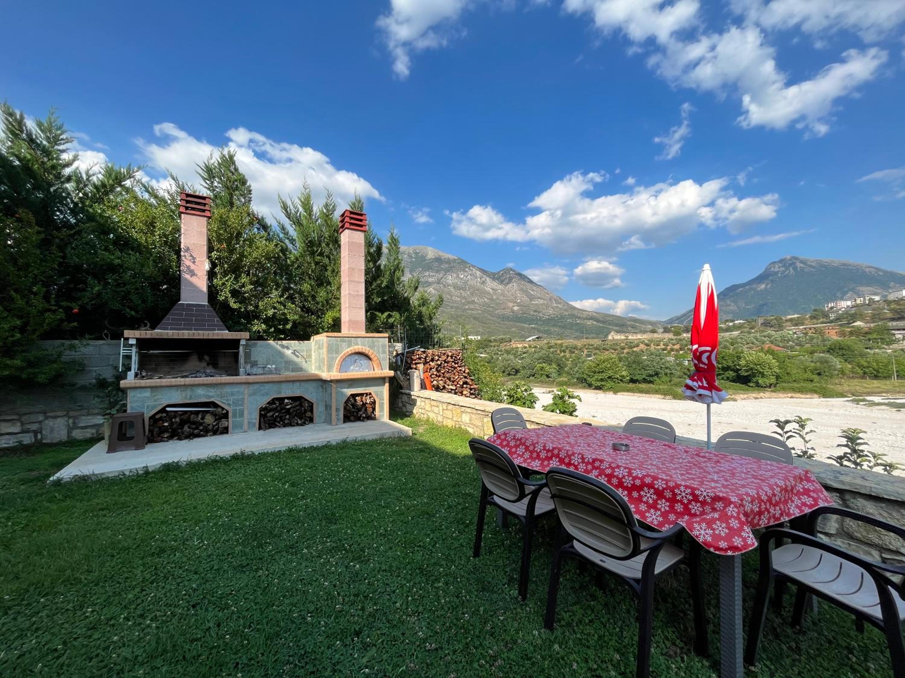 River Escape Villa - Private Beach, Scenic View & BBQ