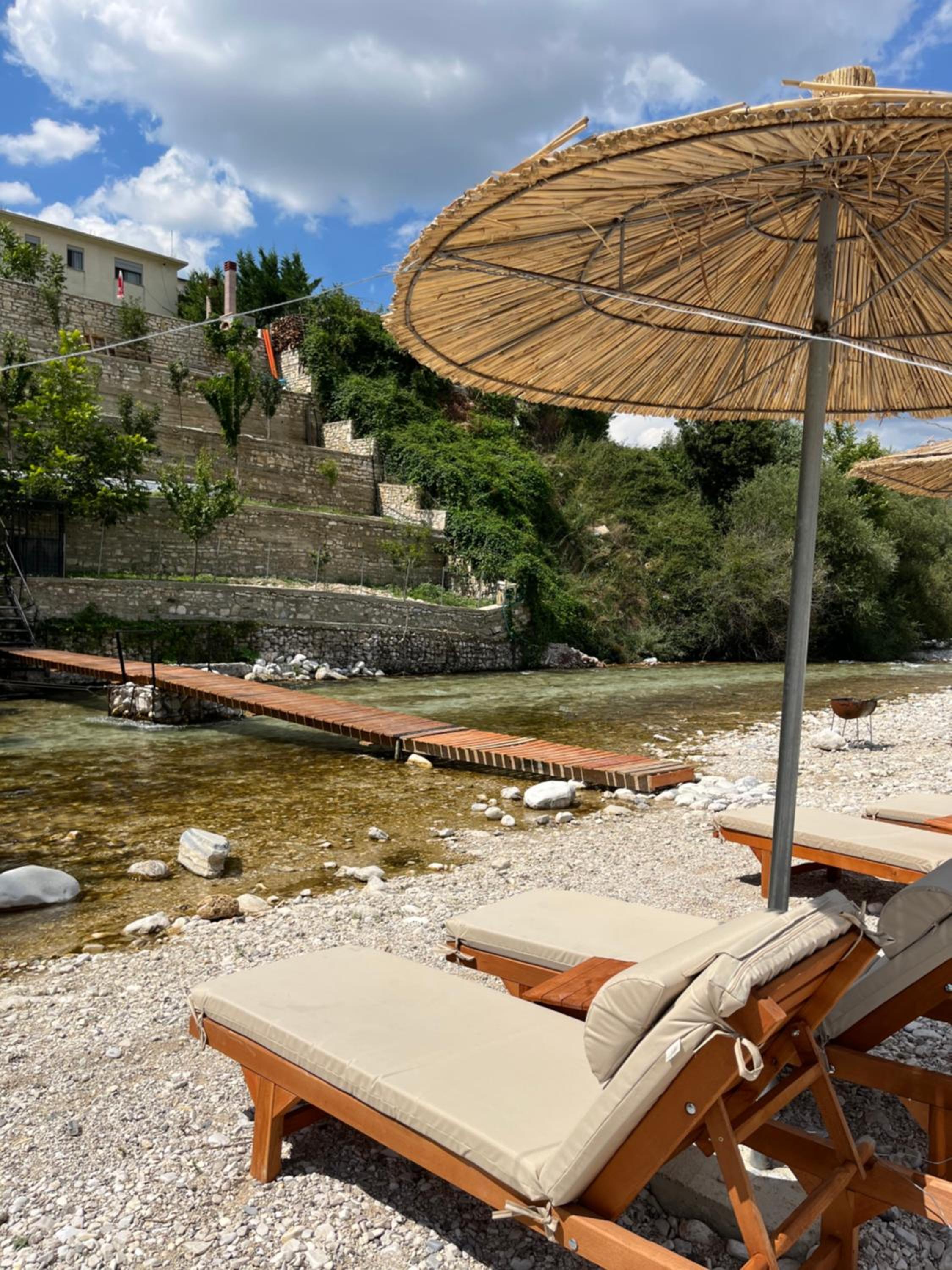 River Escape Villa - Private Beach, Scenic View & BBQ