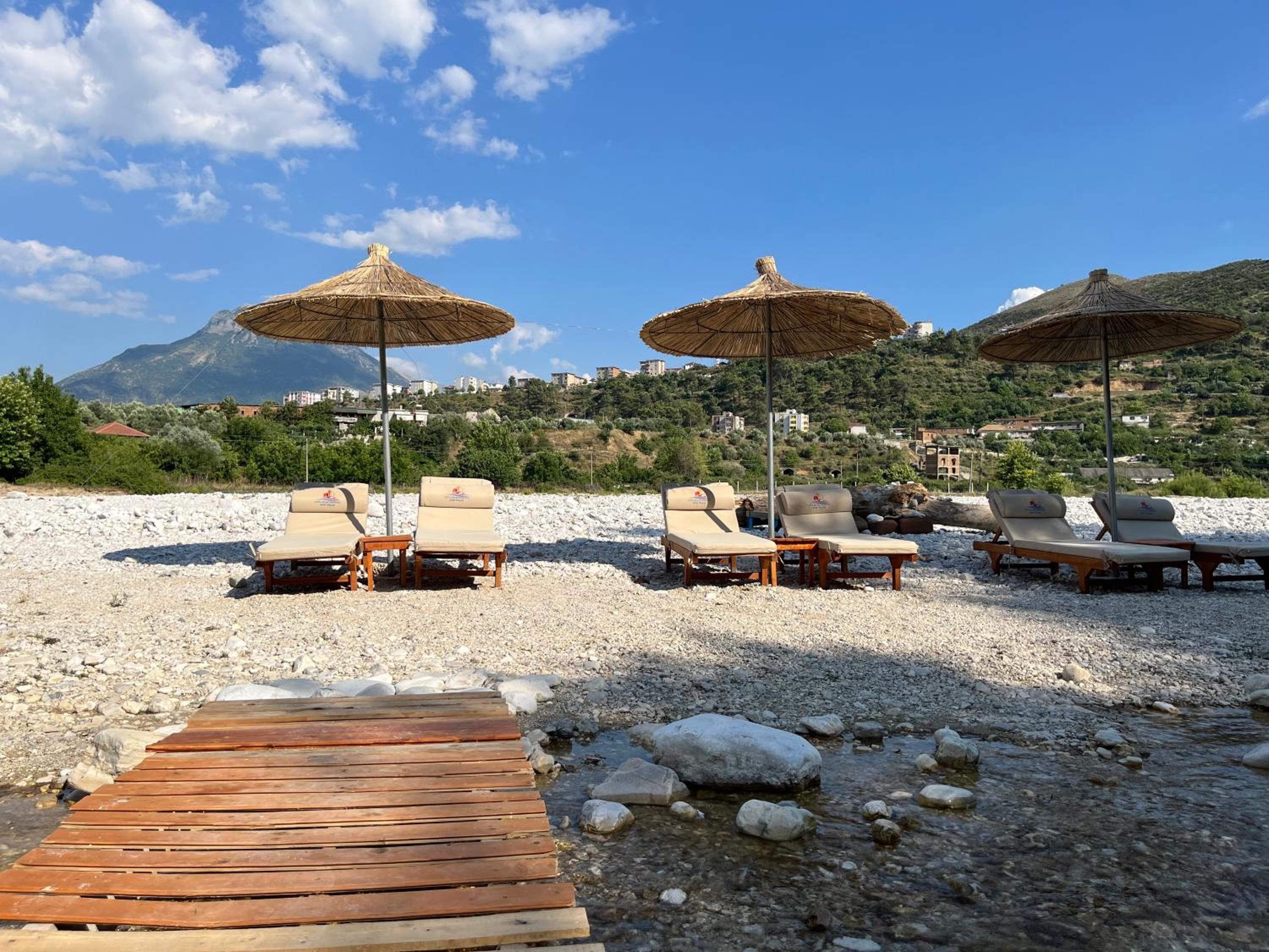 River Escape Villa - Private Beach, Scenic View & BBQ photo 4