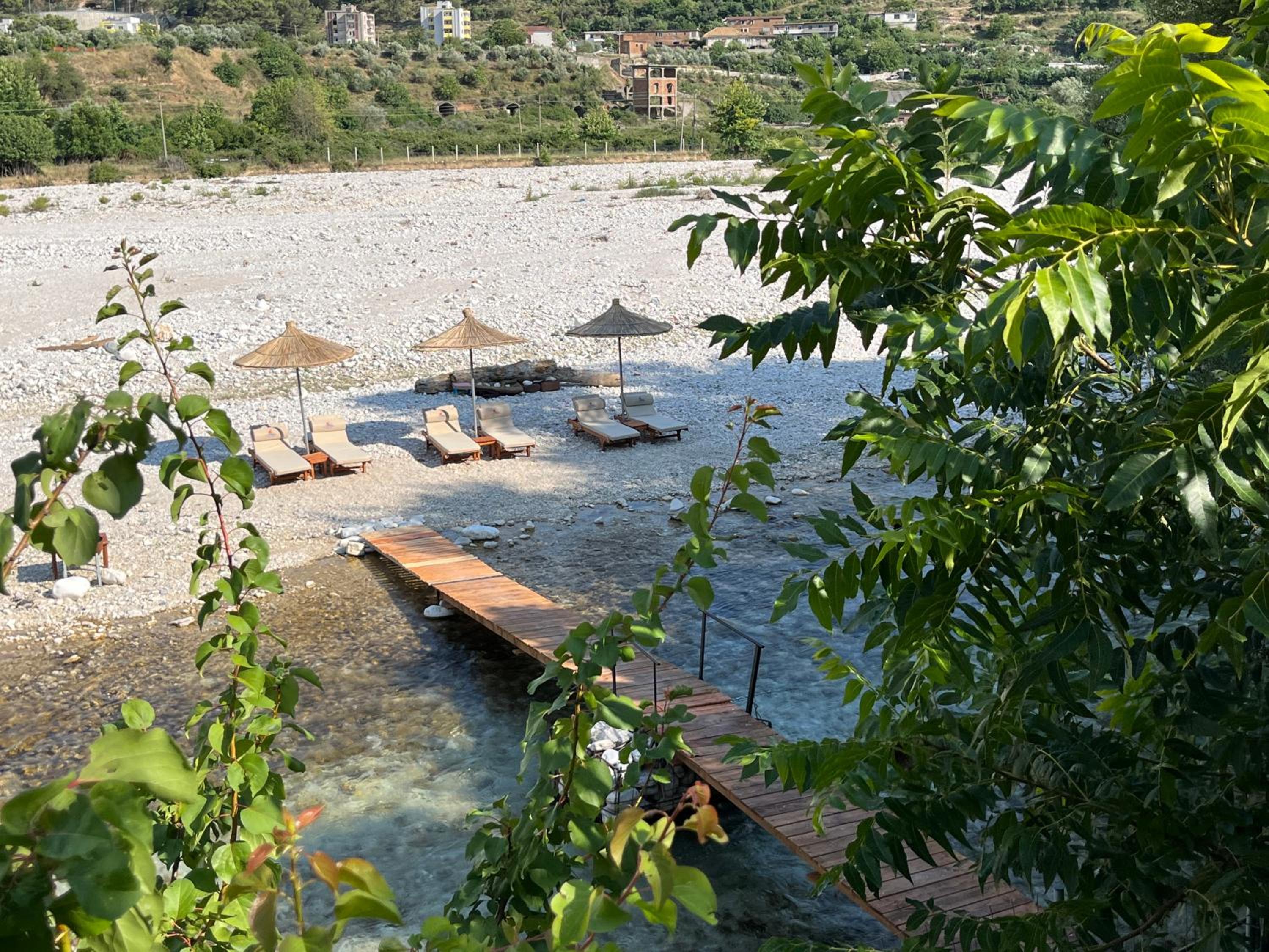 River Escape Villa - Private Beach, Scenic View & BBQ photo 2
