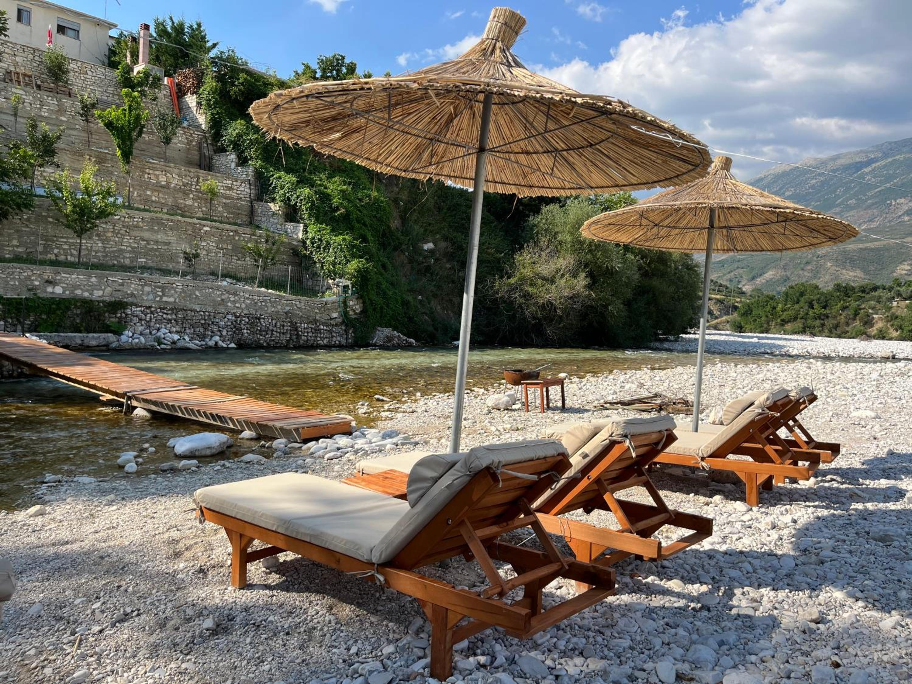 River Escape Villa - Private Beach, Scenic View & BBQ