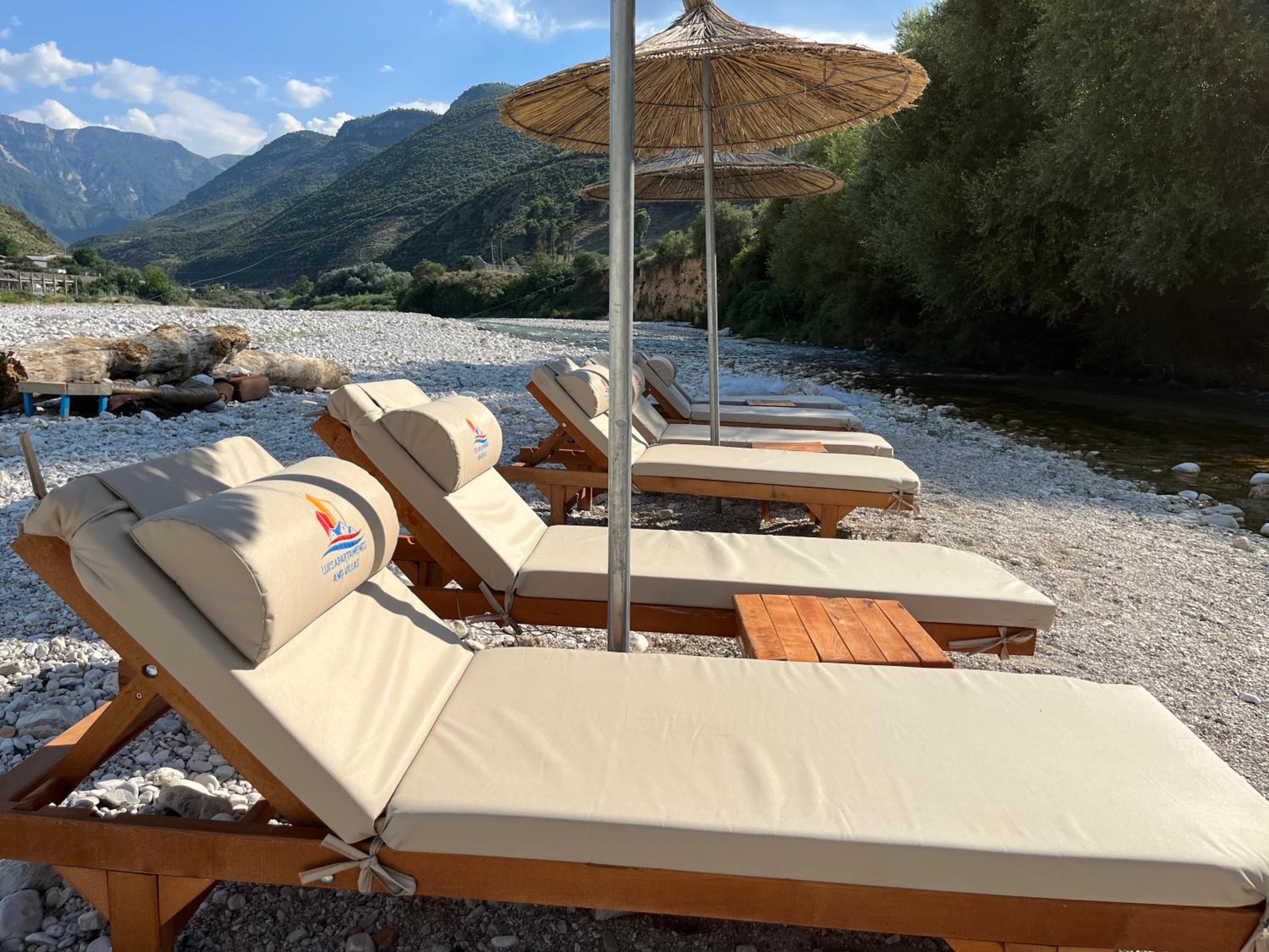 River Escape Villa - Private Beach, Scenic View & BBQ
