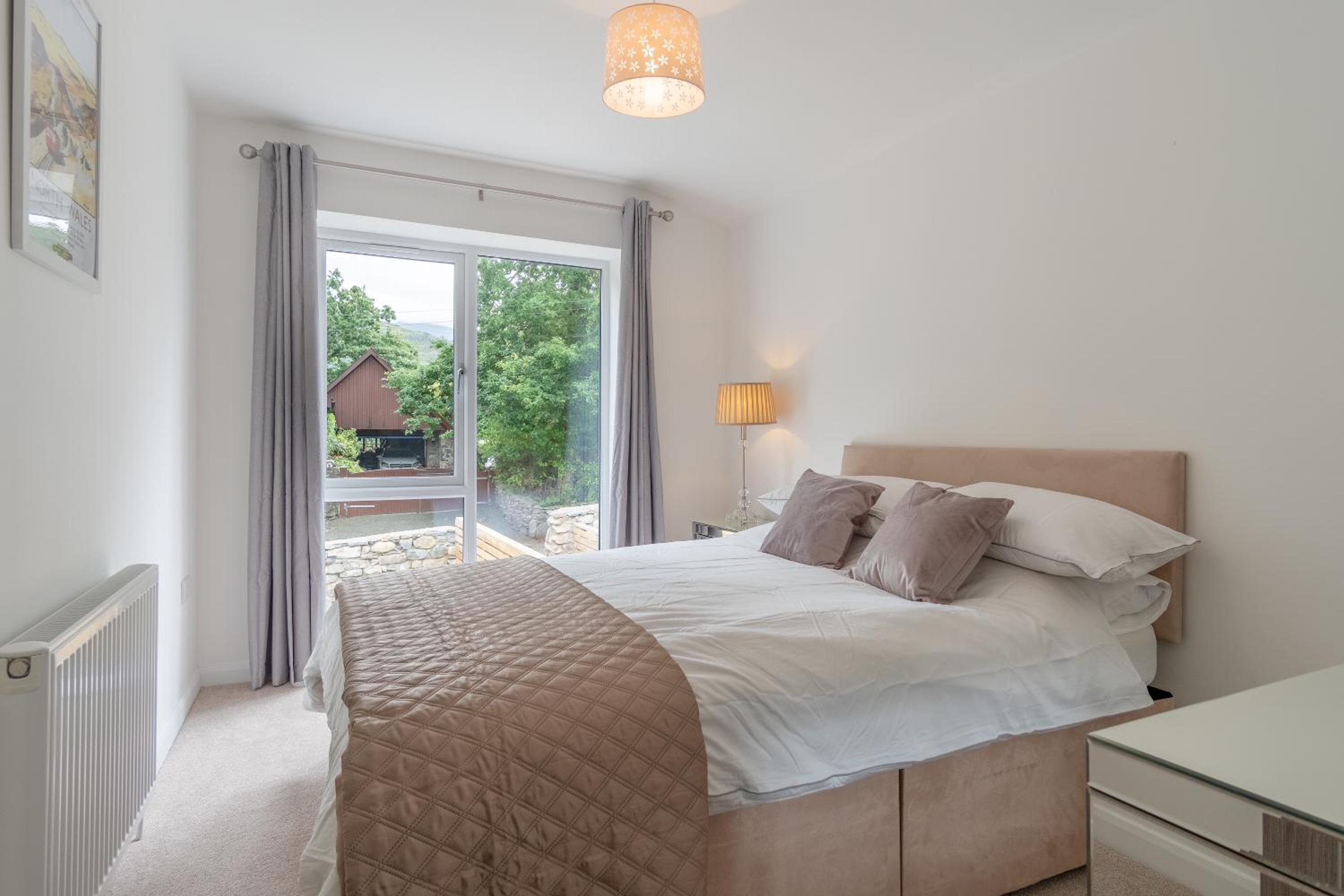 Snowdon Holiday Let, brand new home in the heart of Llanberis view 5