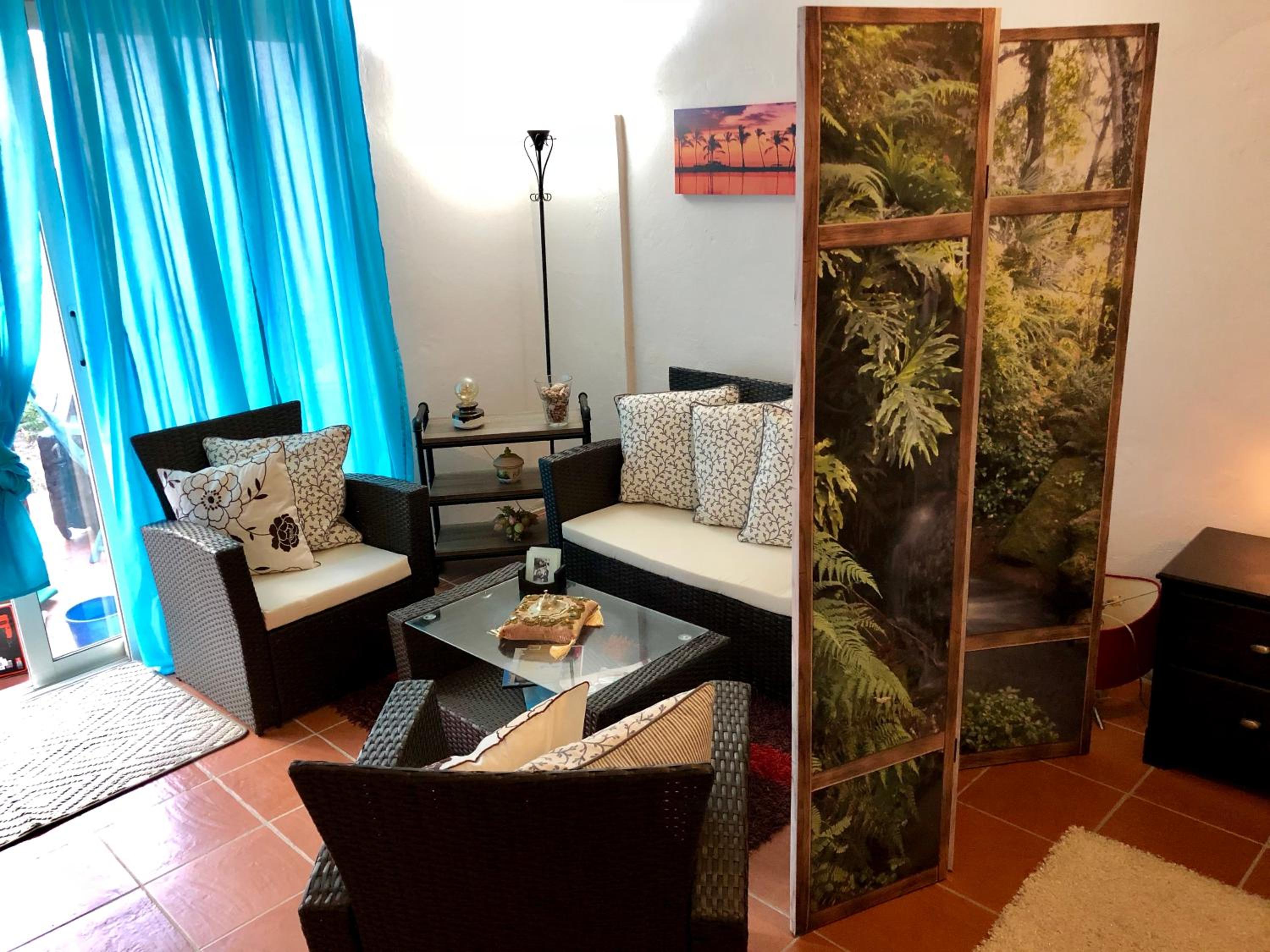 Studio Sleeps 2 with Free Parking view 2