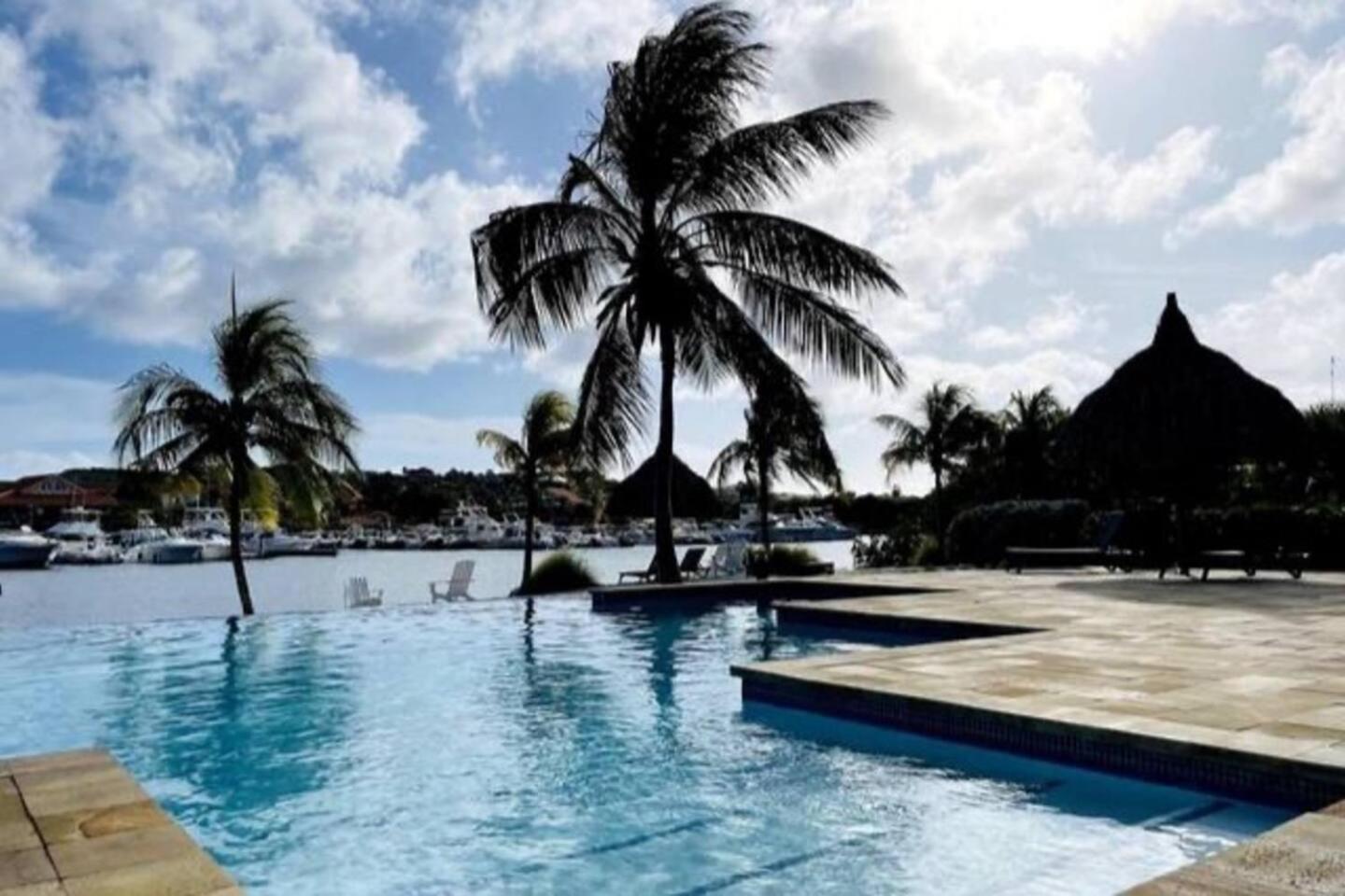 Appartement La Maya met zwembad strand Jan Thiel view 2