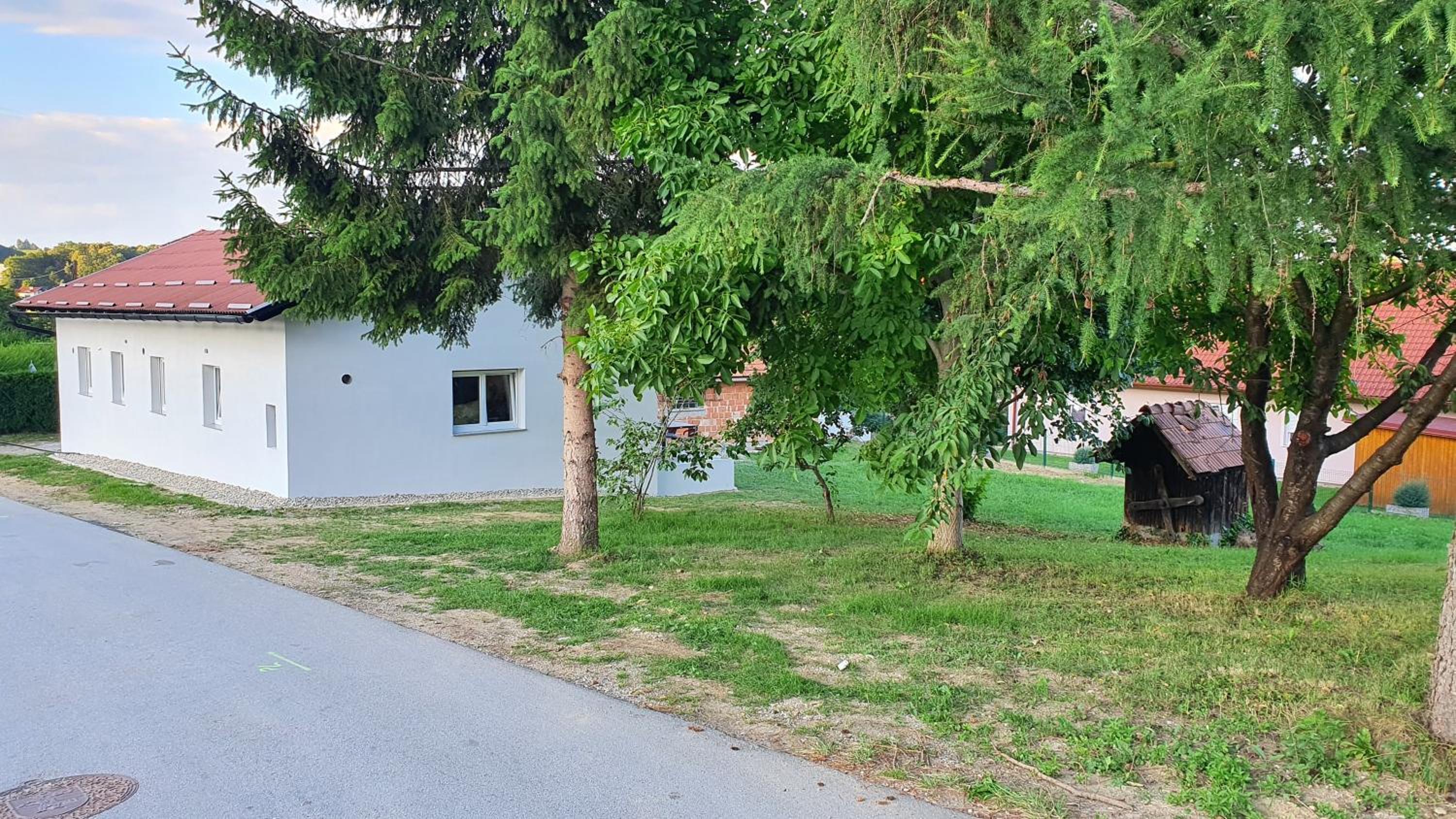 Rooms and apartments Vili