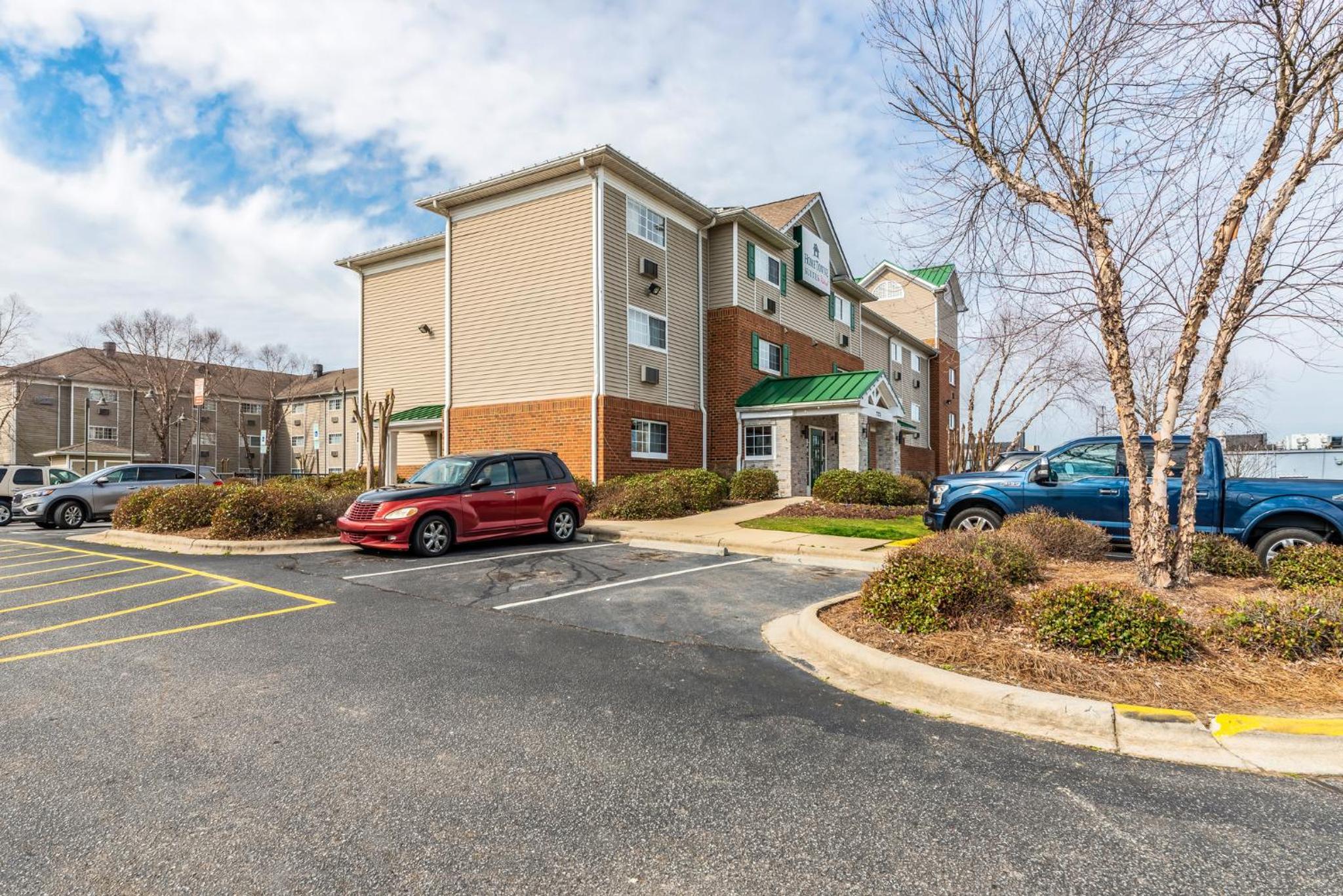 HomeTowne Studios & Suites by Red Roof Charlotte - Concord, Photo 10