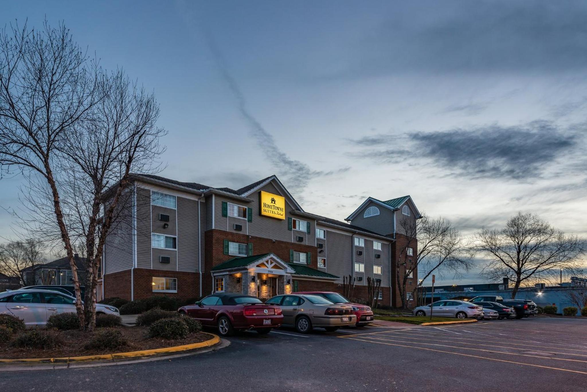 HomeTowne Studios & Suites by Red Roof Charlotte - Concord