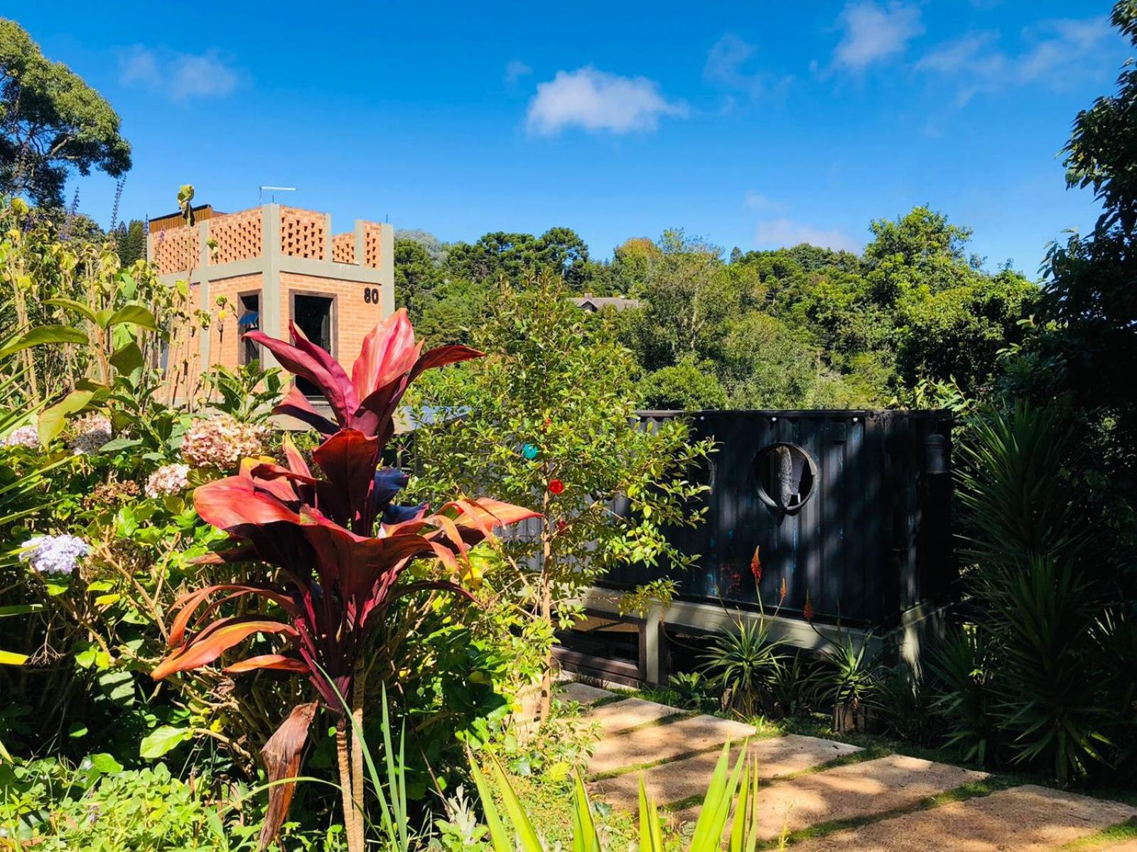 Casa Container 80 - Suítes privativas e sofisticadas integradas à natureza