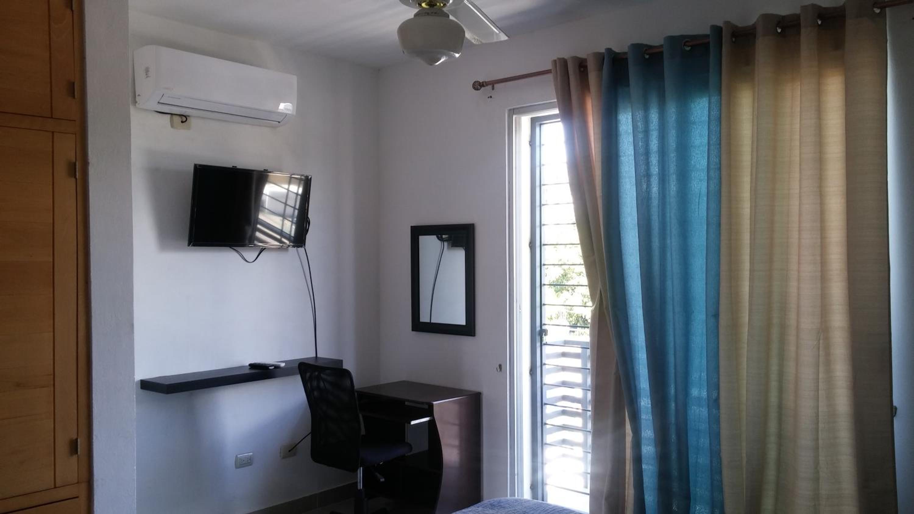 Furnished apartment in a class A area, with new and modern furniture view 4
