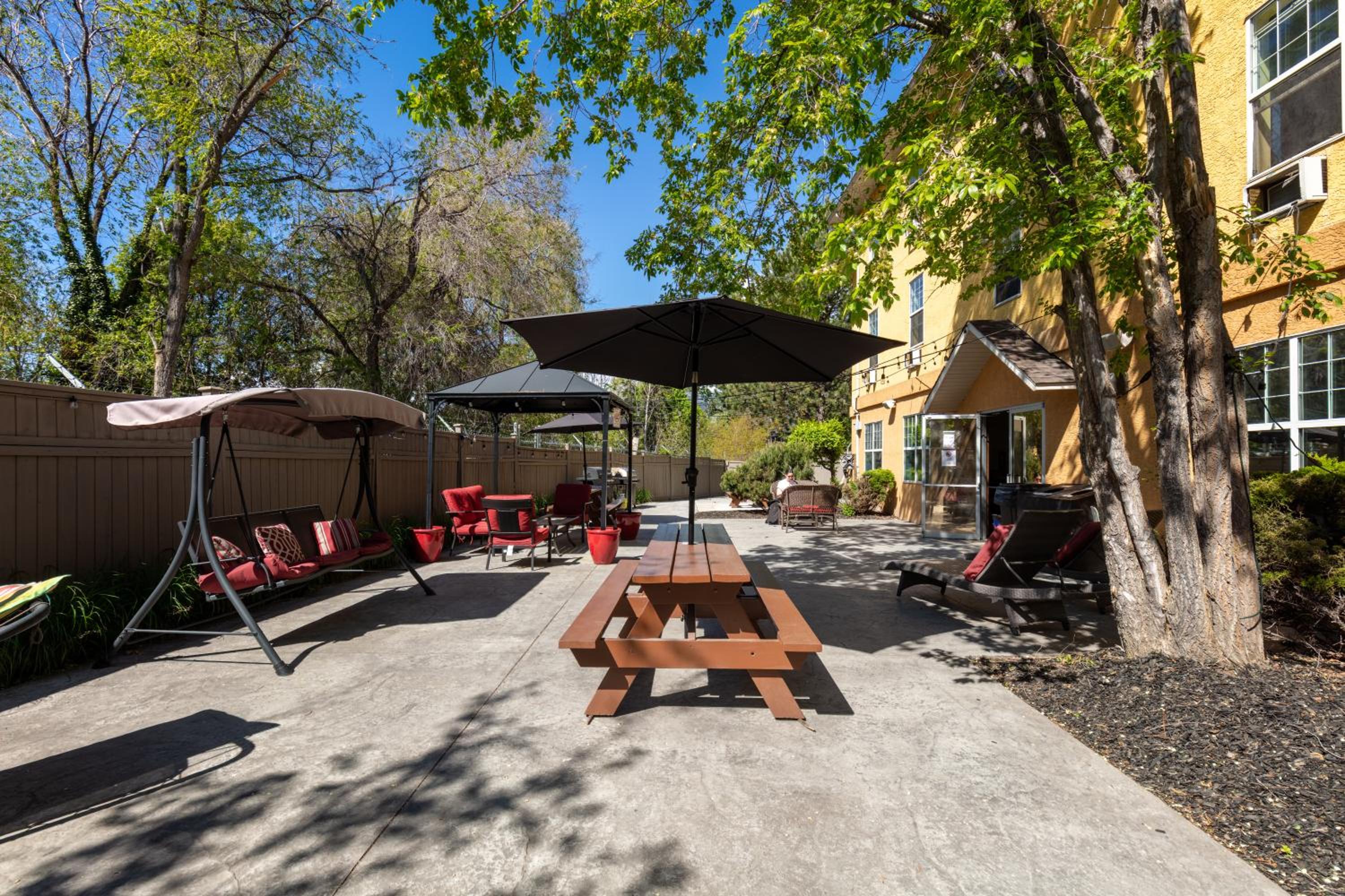 HI Kelowna Hostel