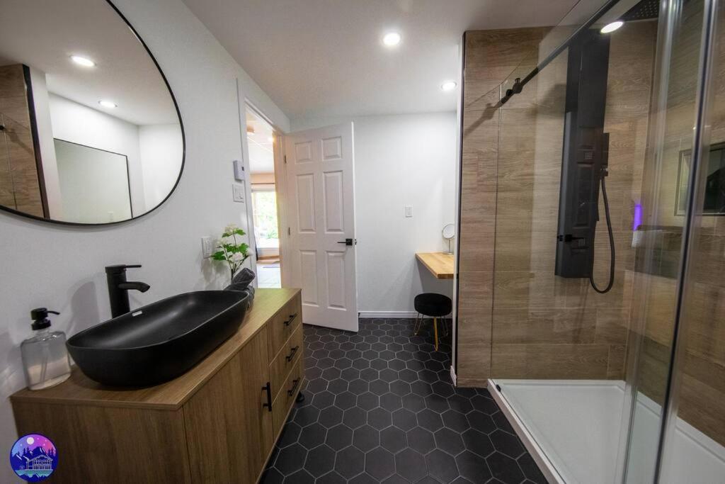 Chalet du Sommet- Pet Friendly- SPA- St-Côme view 3