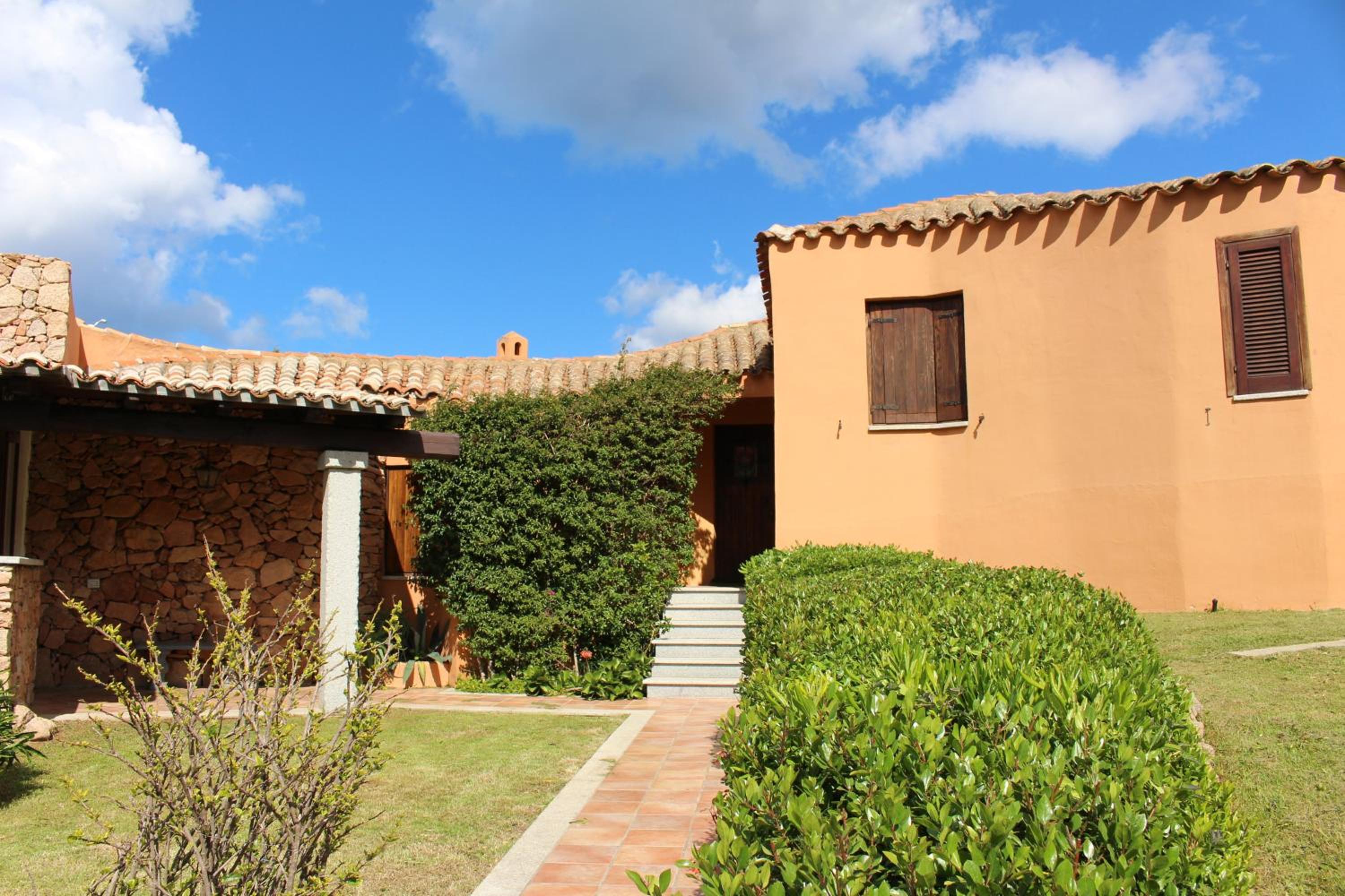 Appartamenti con piscina - Appartamentiflarida Porto Cervo view 2