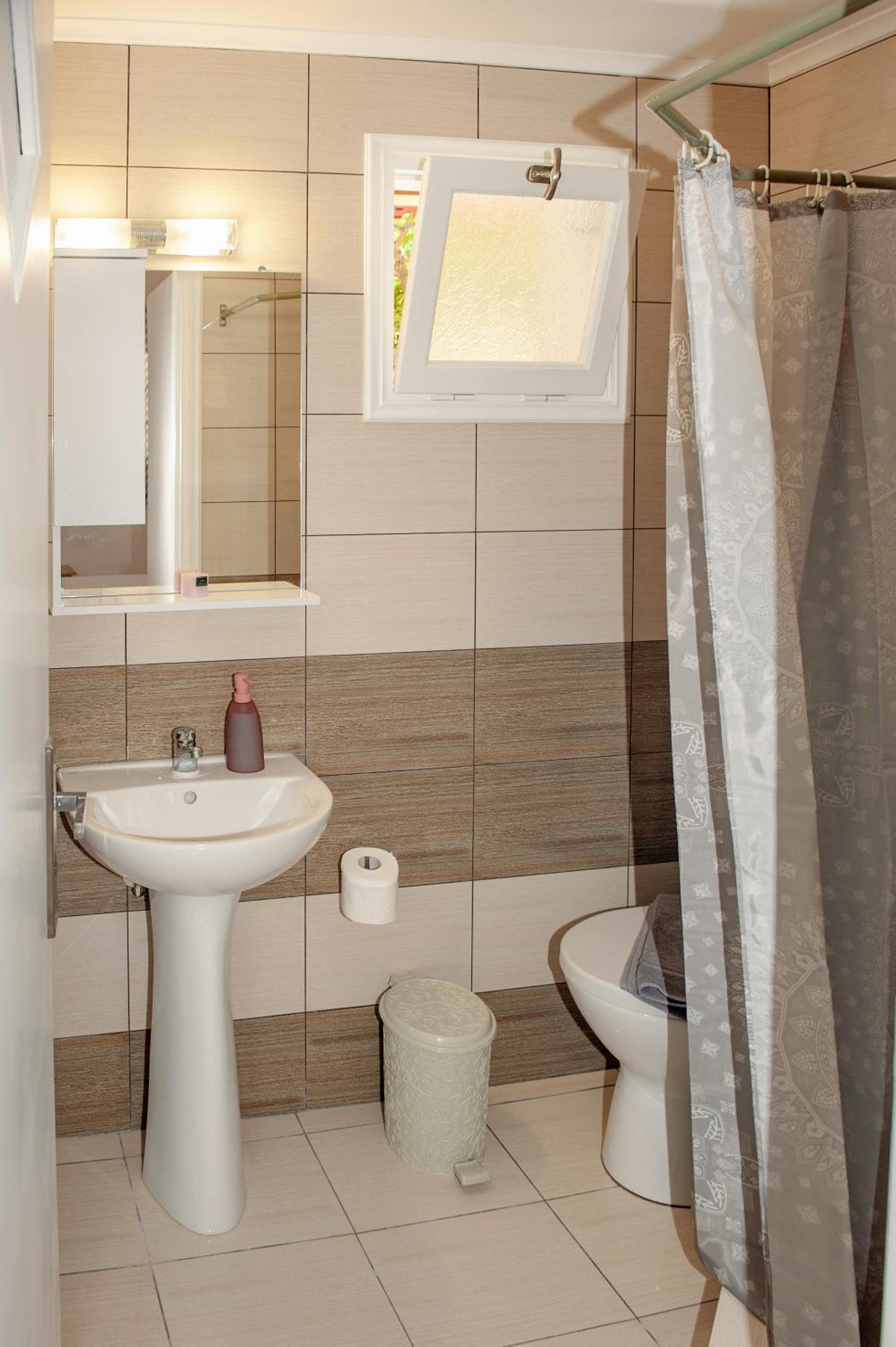 Petros Giatras - Rooms - Image 3