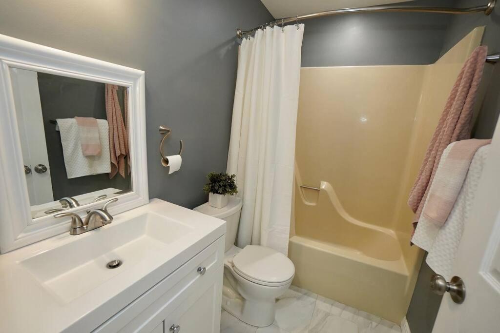 A gorgeous home, 5BR-2BT, perfect for your family! view 2