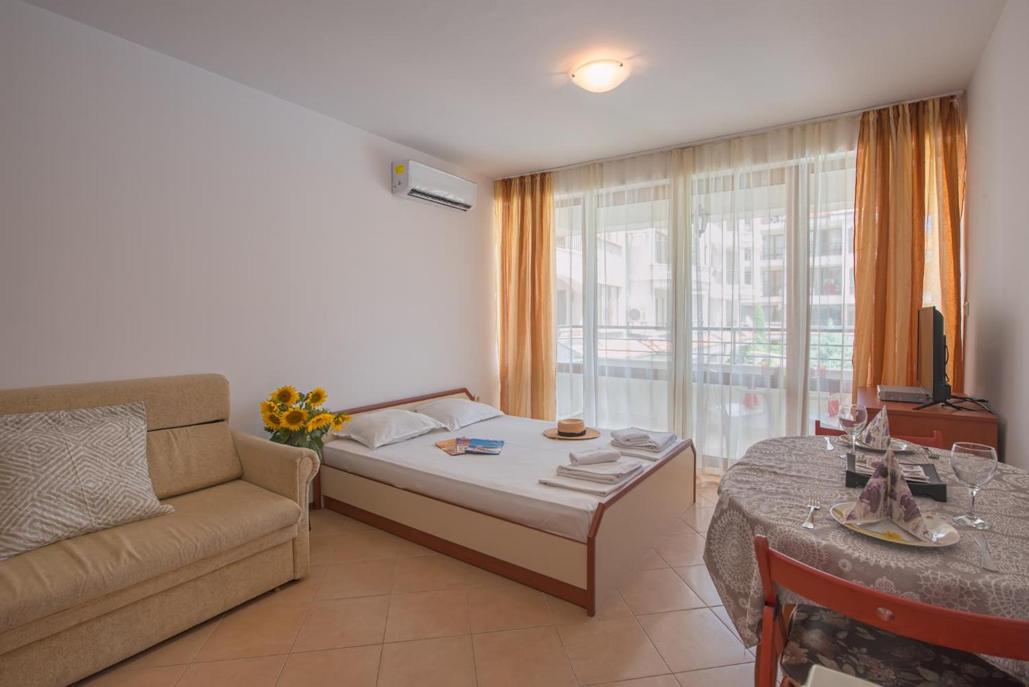 Chateau Del Mar Holiday Apartments view 4