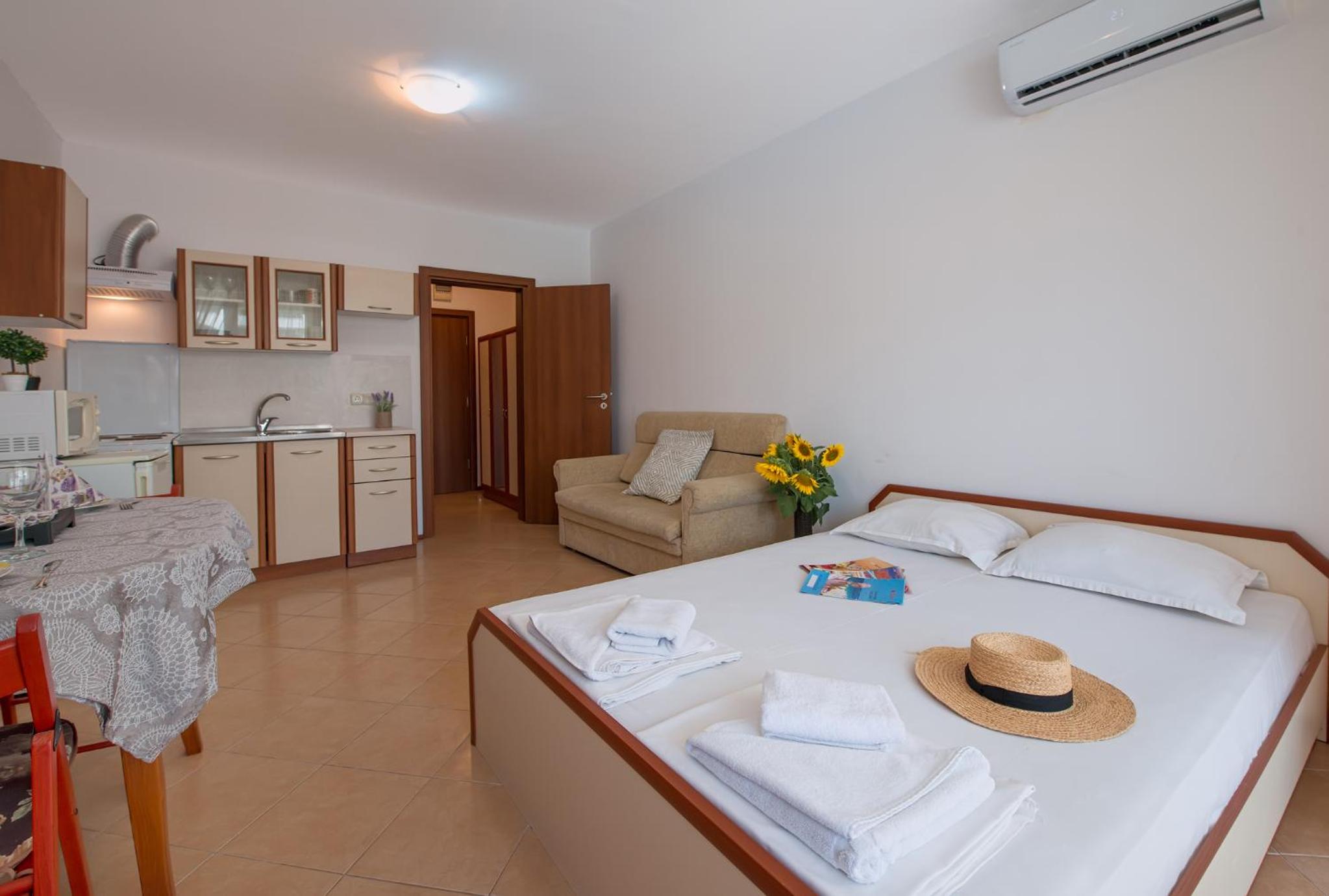 Chateau Del Mar Holiday Apartments view 5