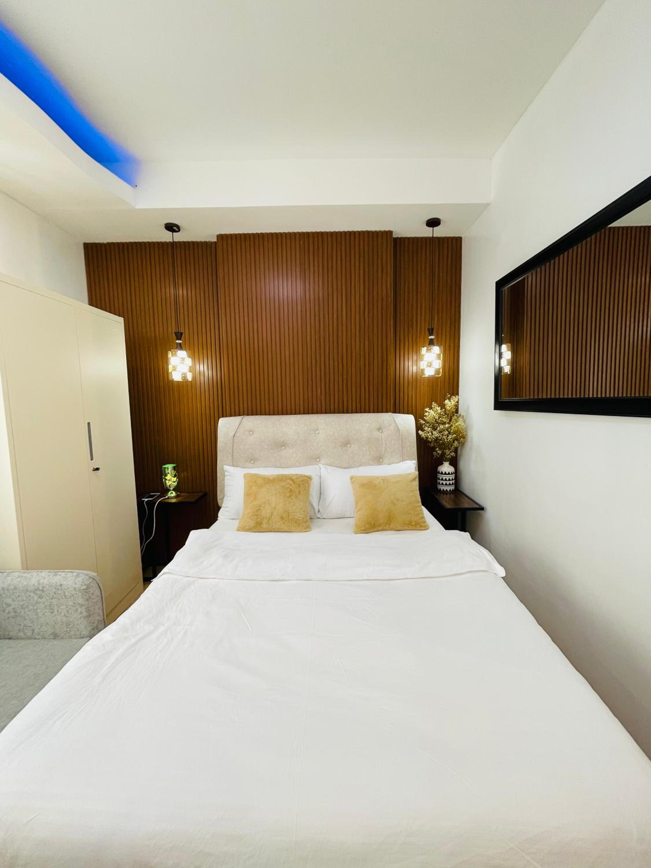 Lou- Mesaverte Residences