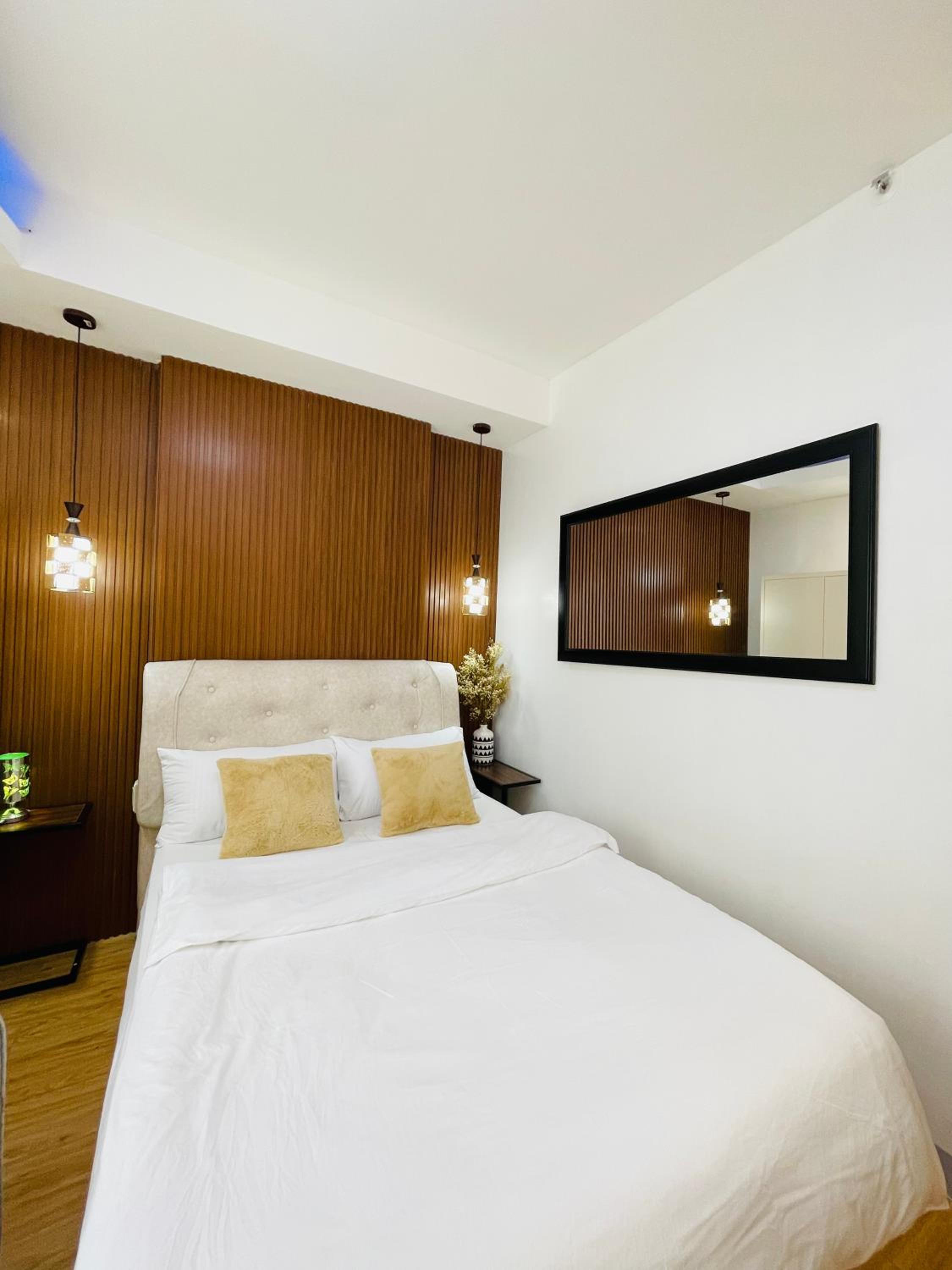 Lou- Mesaverte Residences