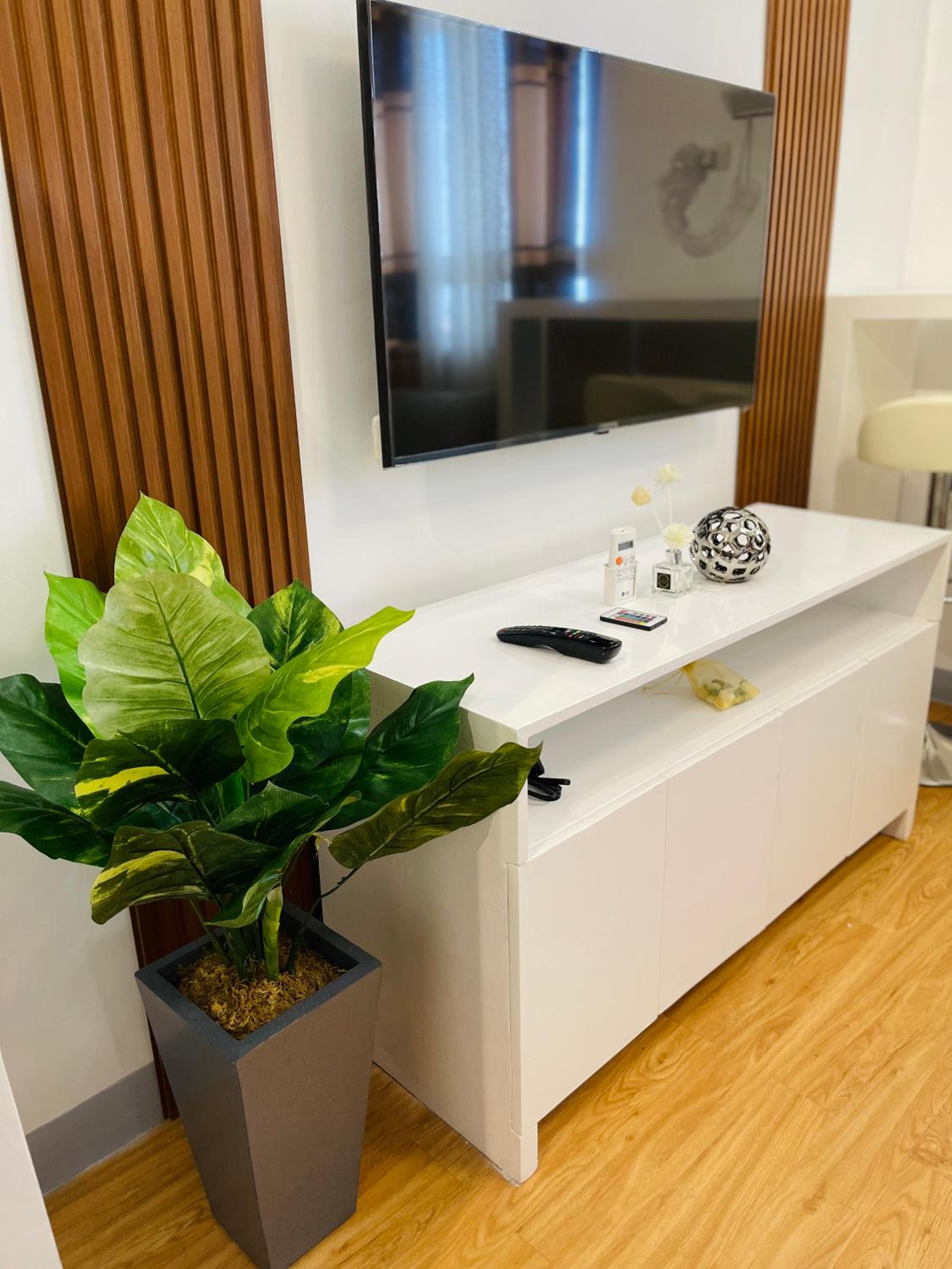 Lou- Mesaverte Residences