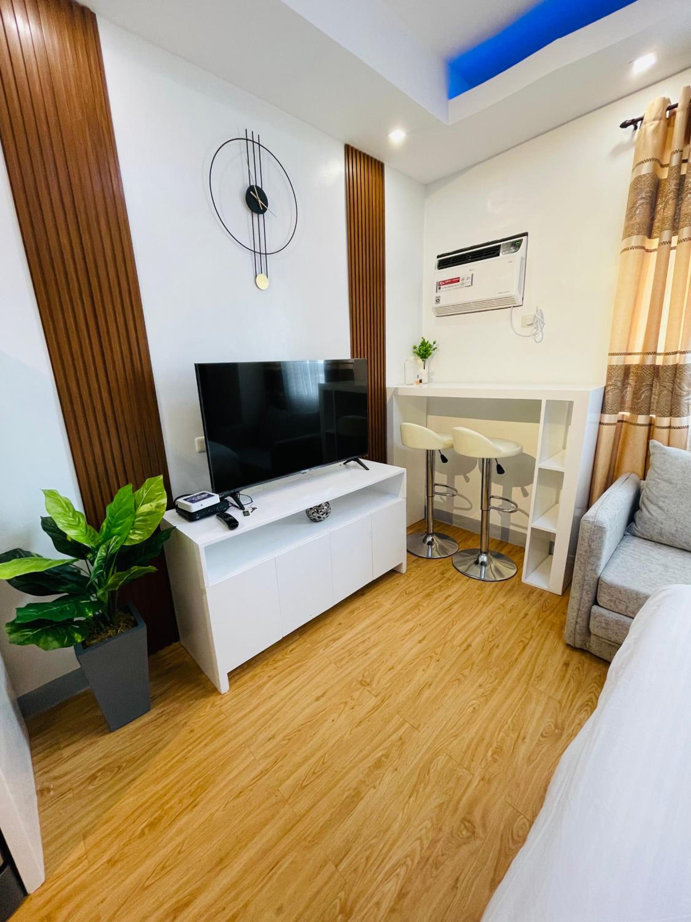 Lou- Mesaverte Residences
