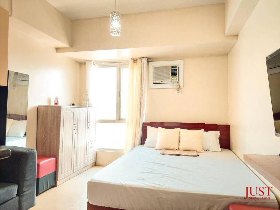 King Size Bed At the Heart Of the City view 5