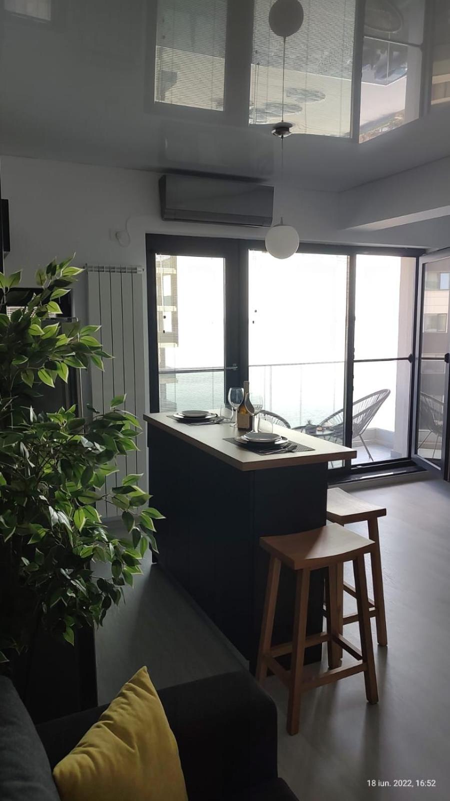 Van Studio