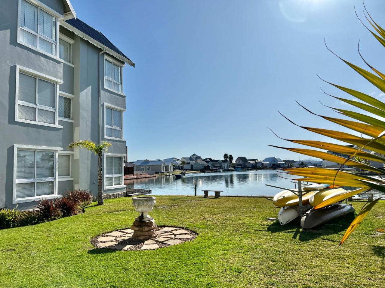 Leisure Apartment with Beautiful Water Views