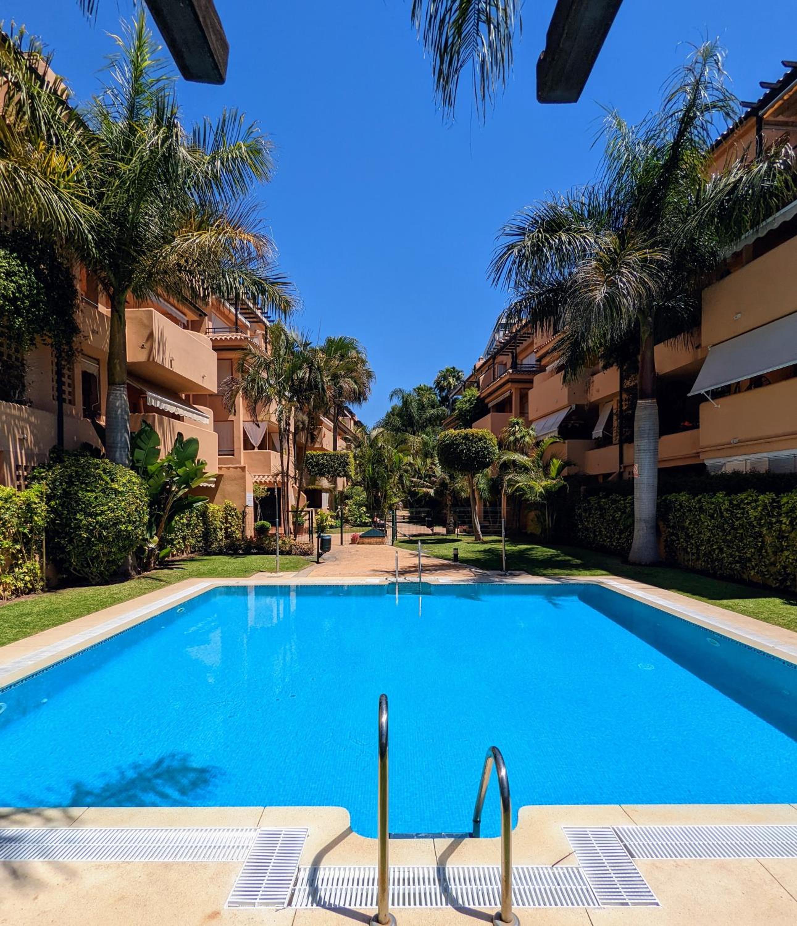 Marbella - Playa Alicate 2br holiday apartment view 5