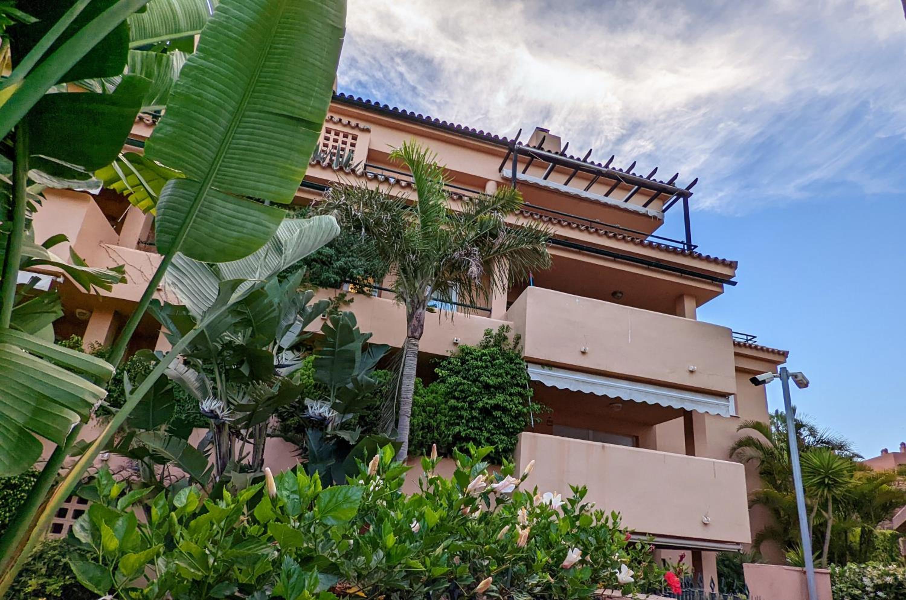 Marbella - Playa Alicate 2br holiday apartment view 3