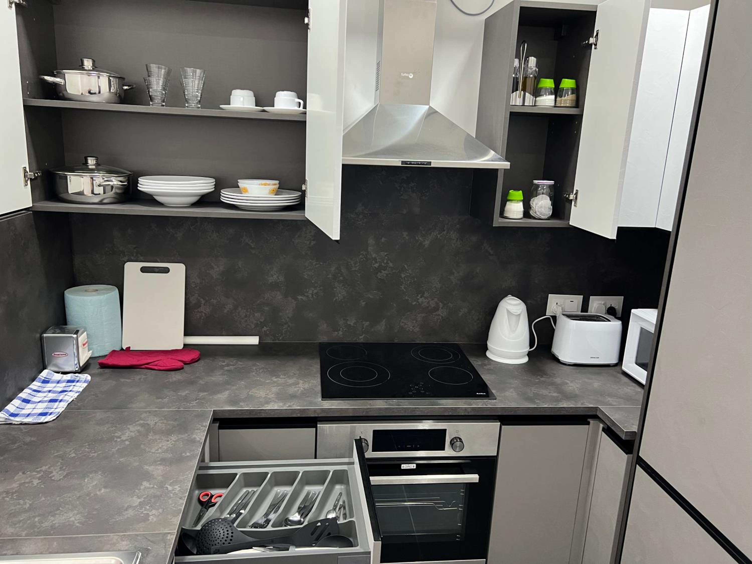 Cosy & Modern Top Floor 1-bedroom Apartment photo 5