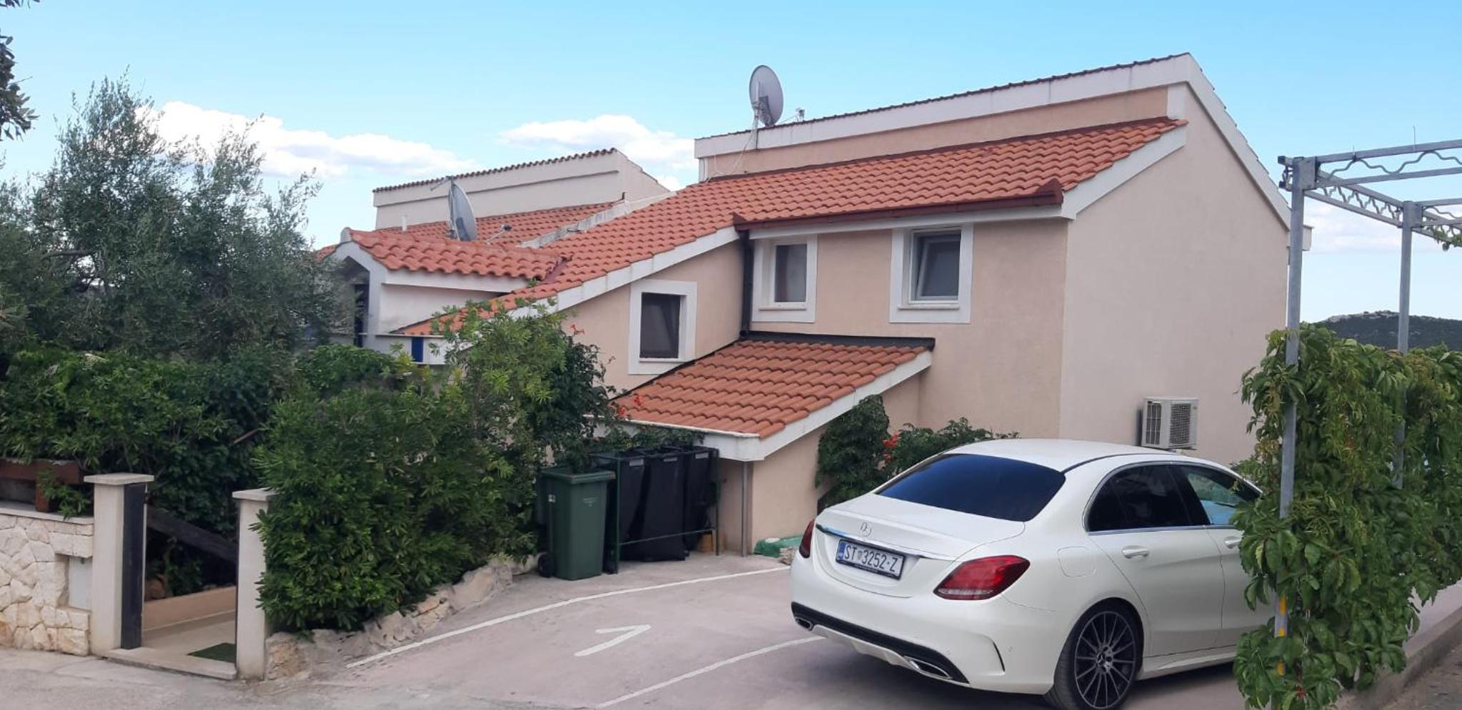 Apartments Luka