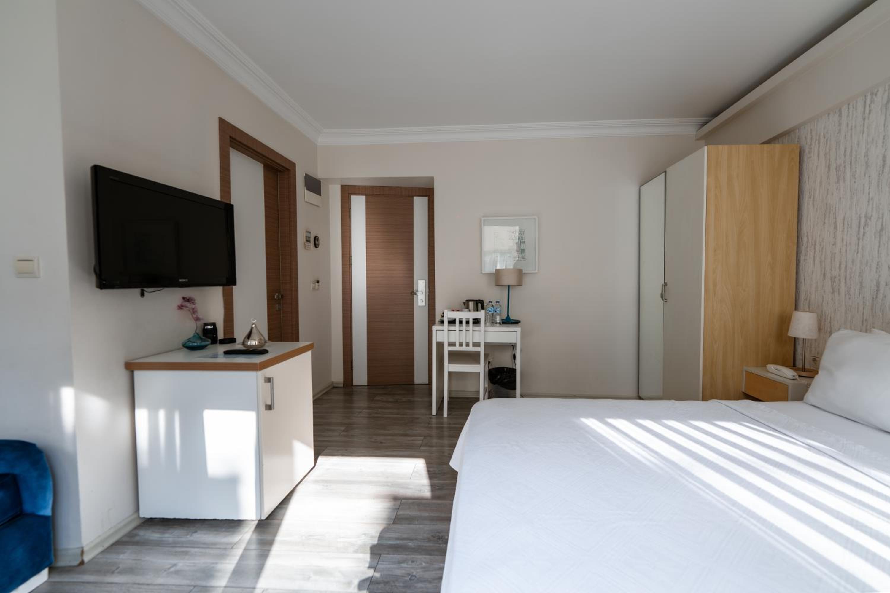 Elanaz Hotel - Image 13