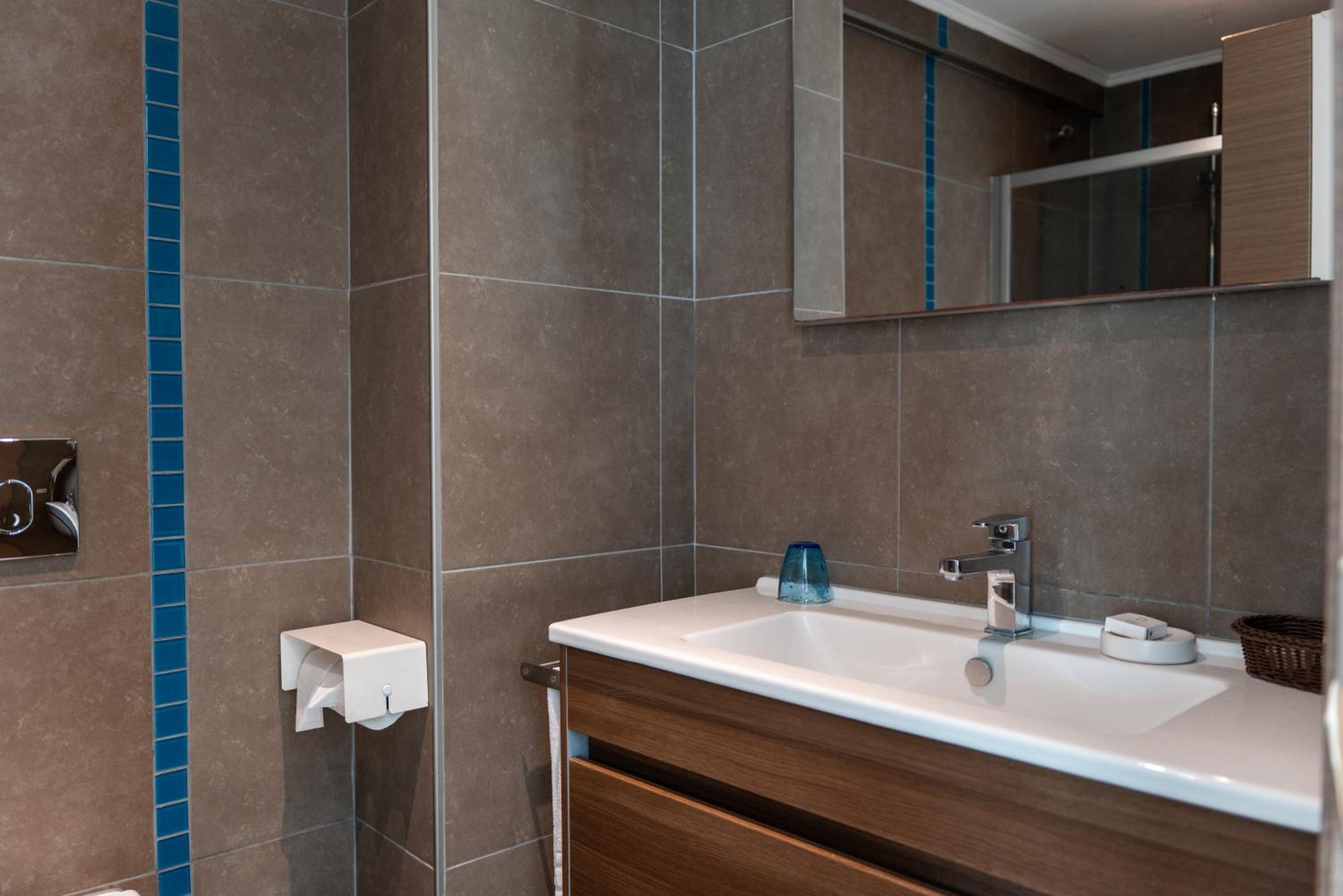 Elanaz Hotel - Image 17